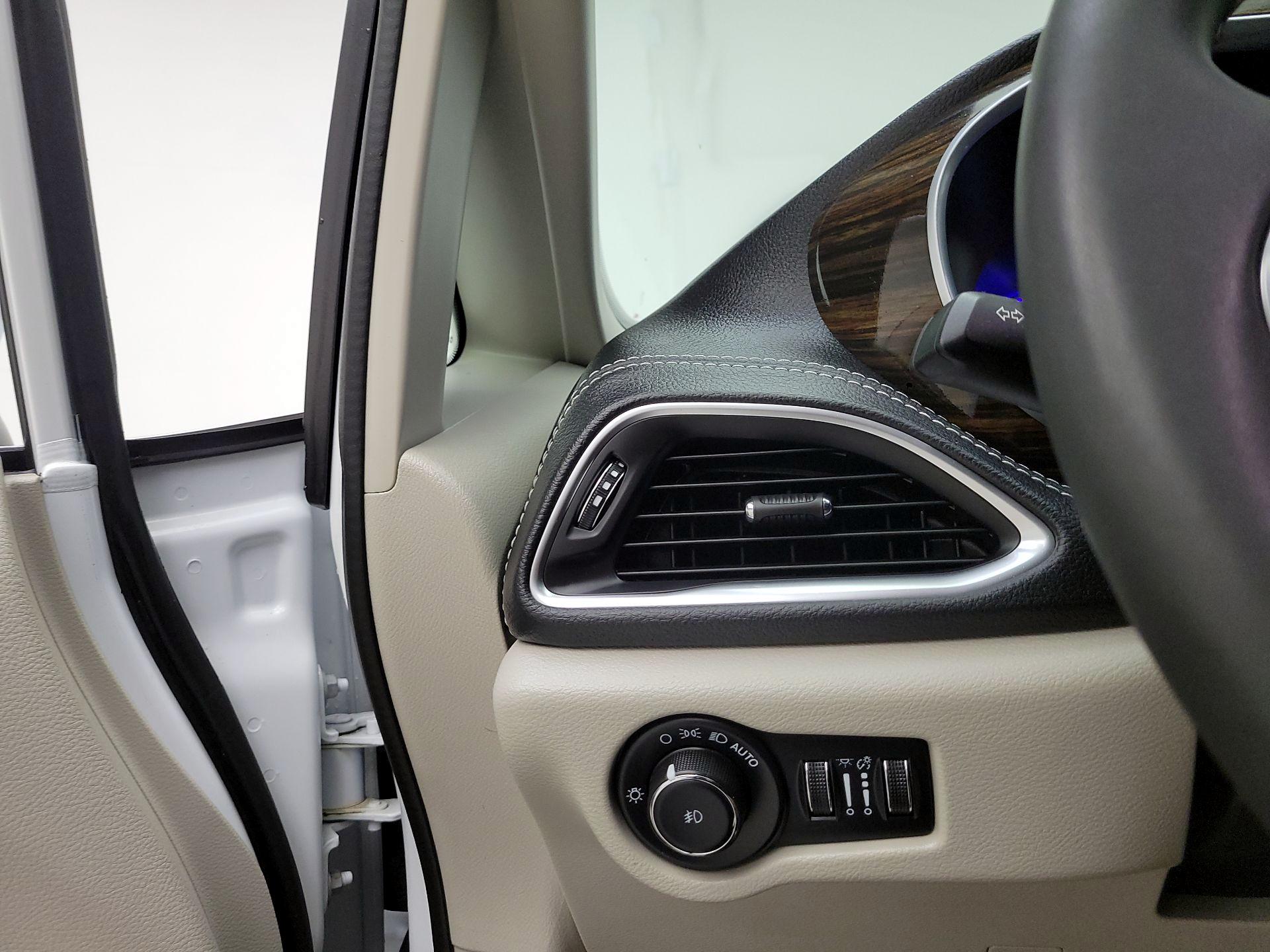 Thumbnail: 2023 Chrysler Pacifica - 13