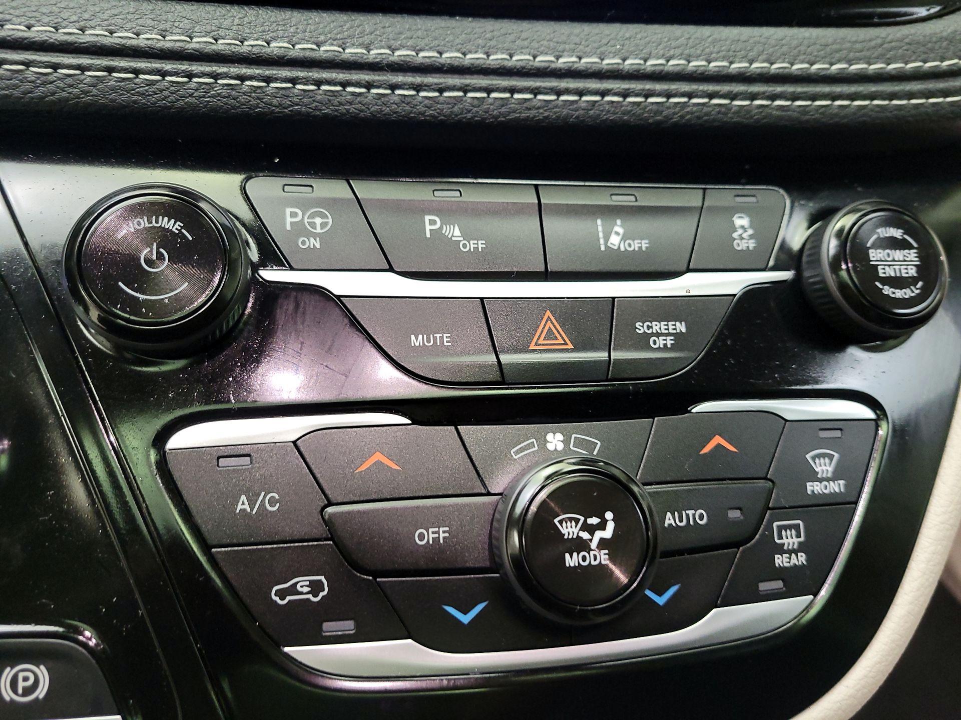 Thumbnail: 2023 Chrysler Pacifica - 16
