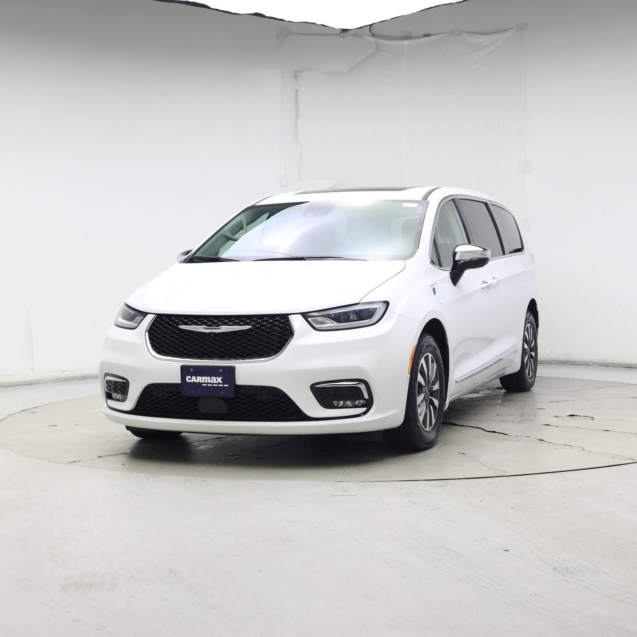 Thumbnail: 2023 Chrysler Pacifica - 4