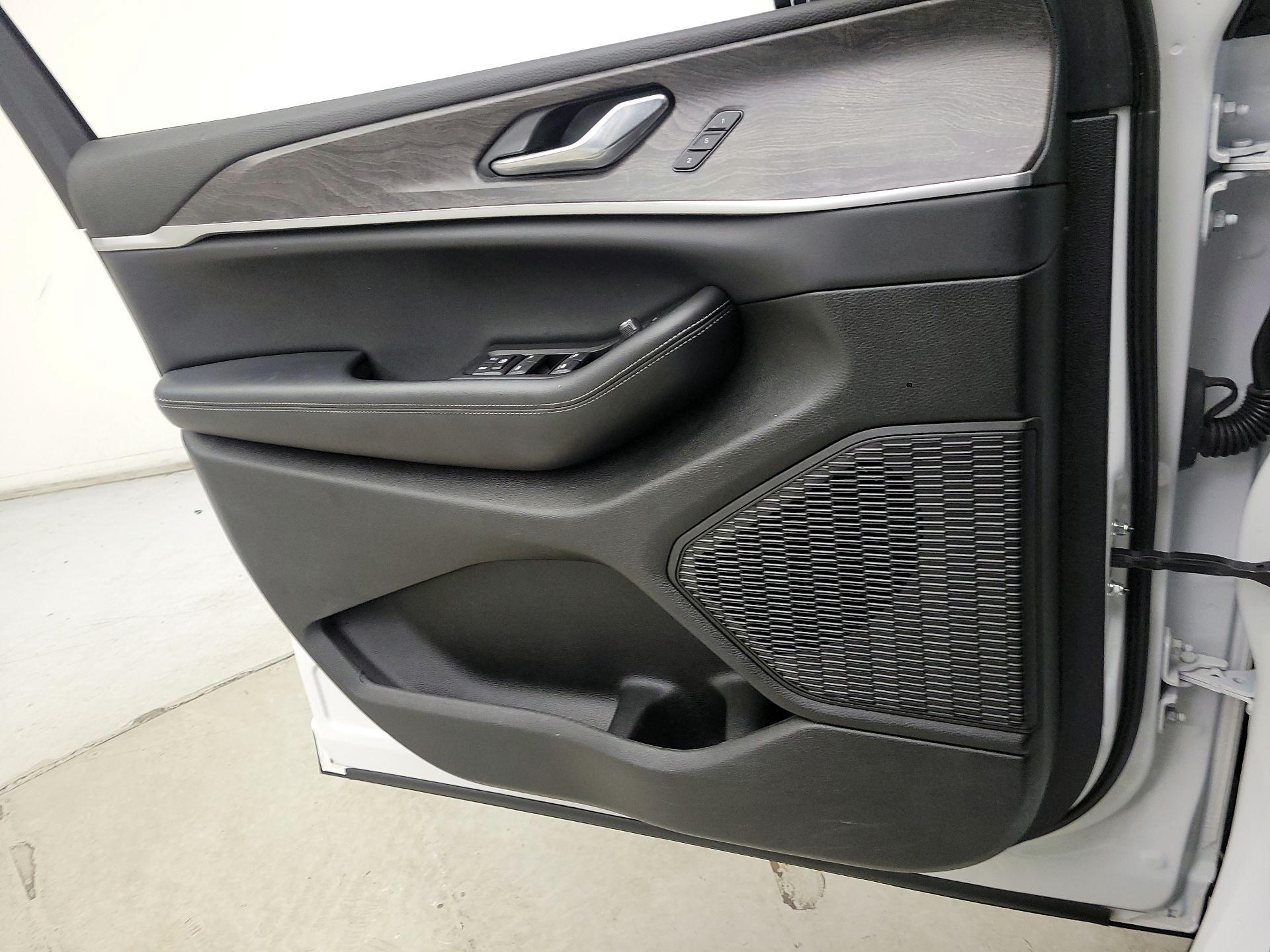 Thumbnail: 2024 Jeep Grand Cherokee - 12