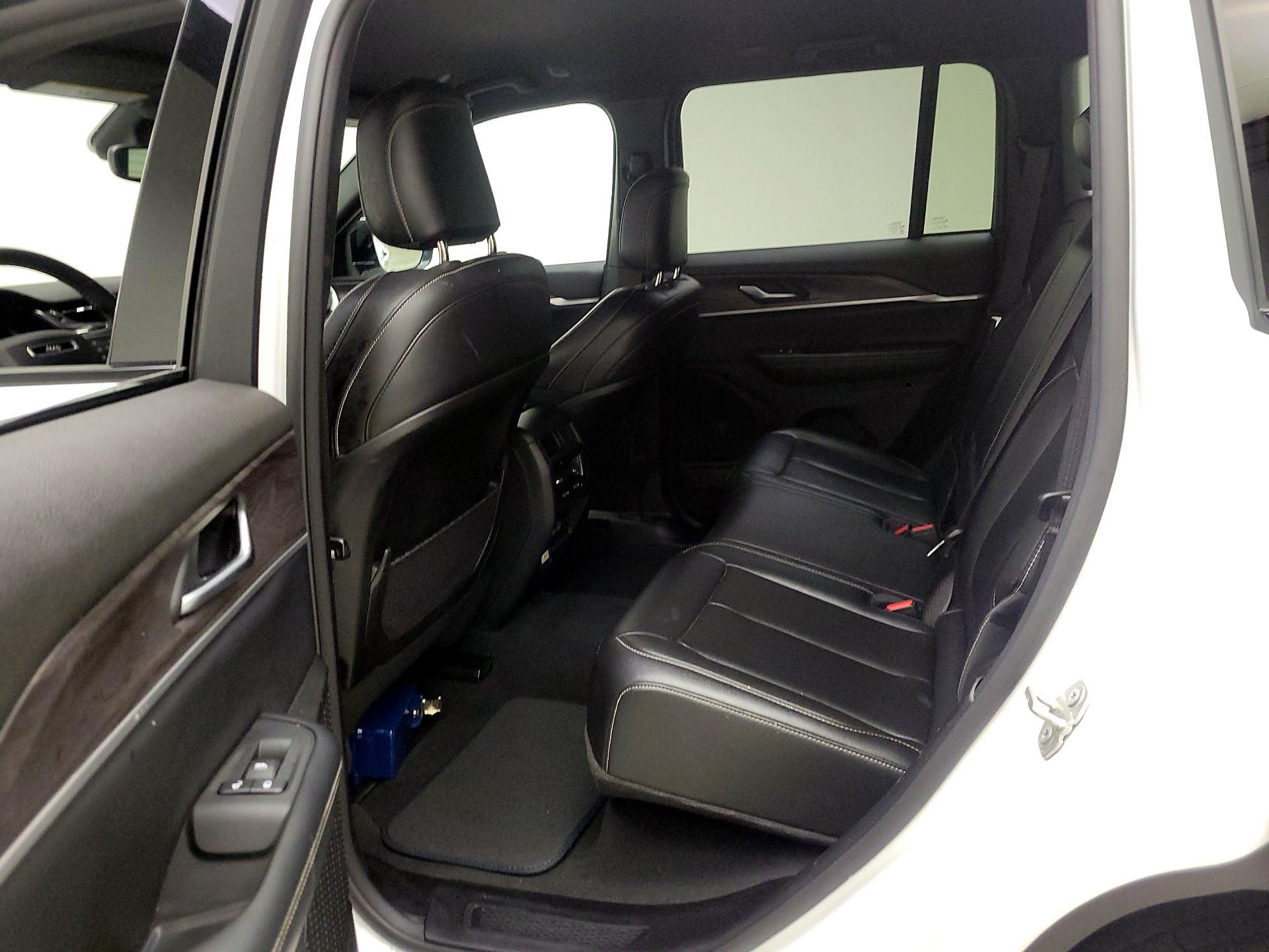 Thumbnail: 2024 Jeep Grand Cherokee - 19