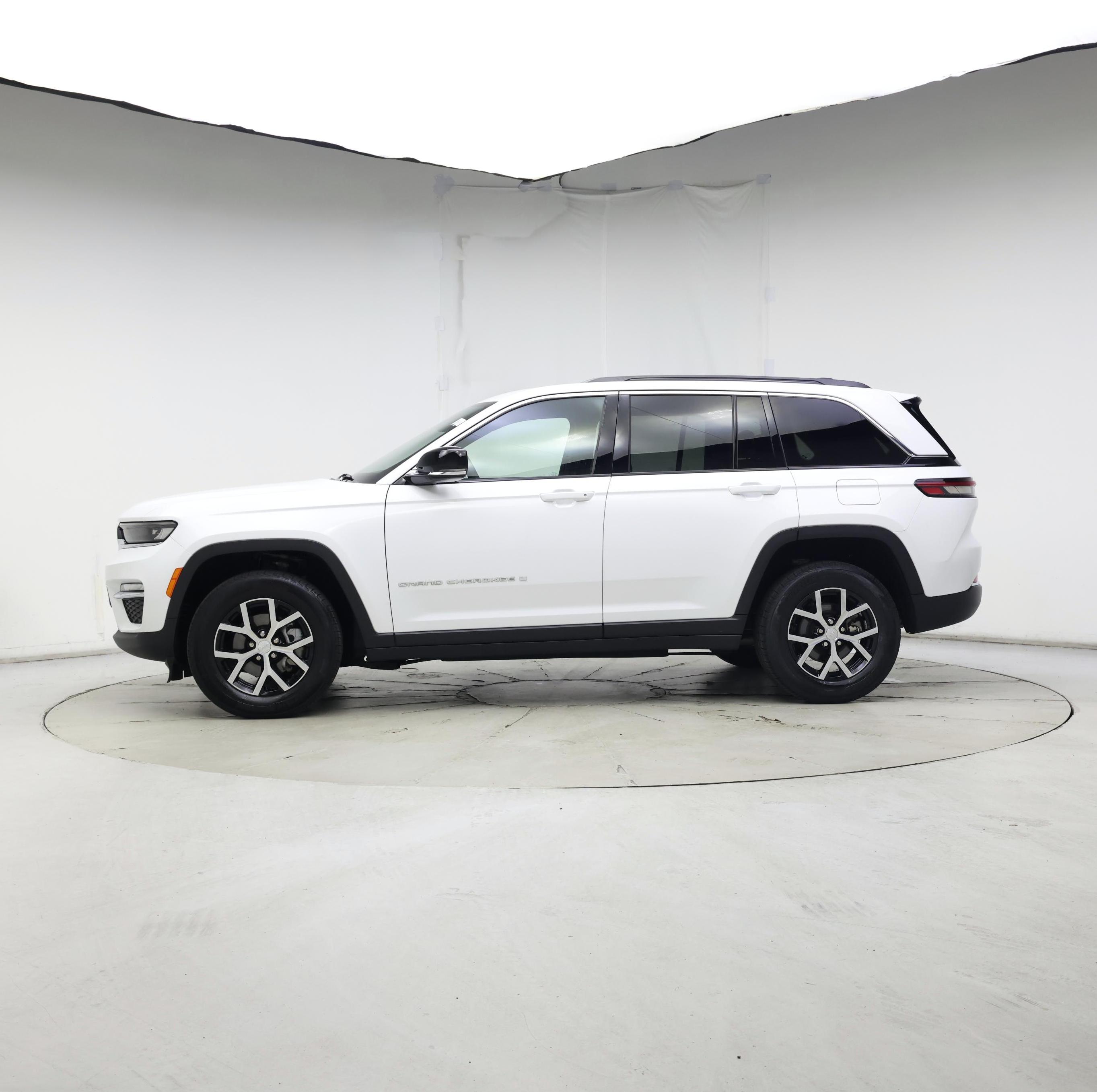 Thumbnail: 2024 Jeep Grand Cherokee - 3