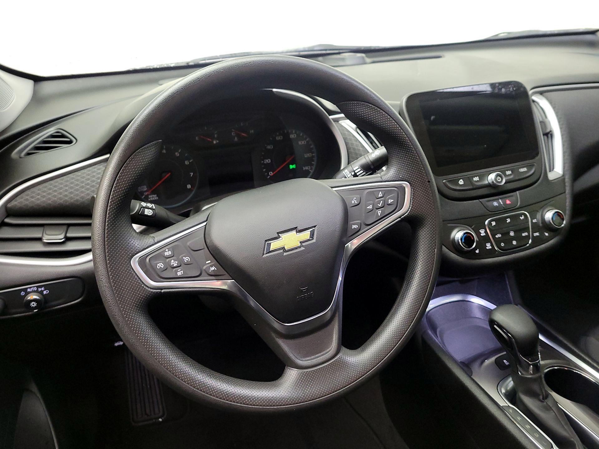Thumbnail: 2022 Chevrolet Malibu - 10