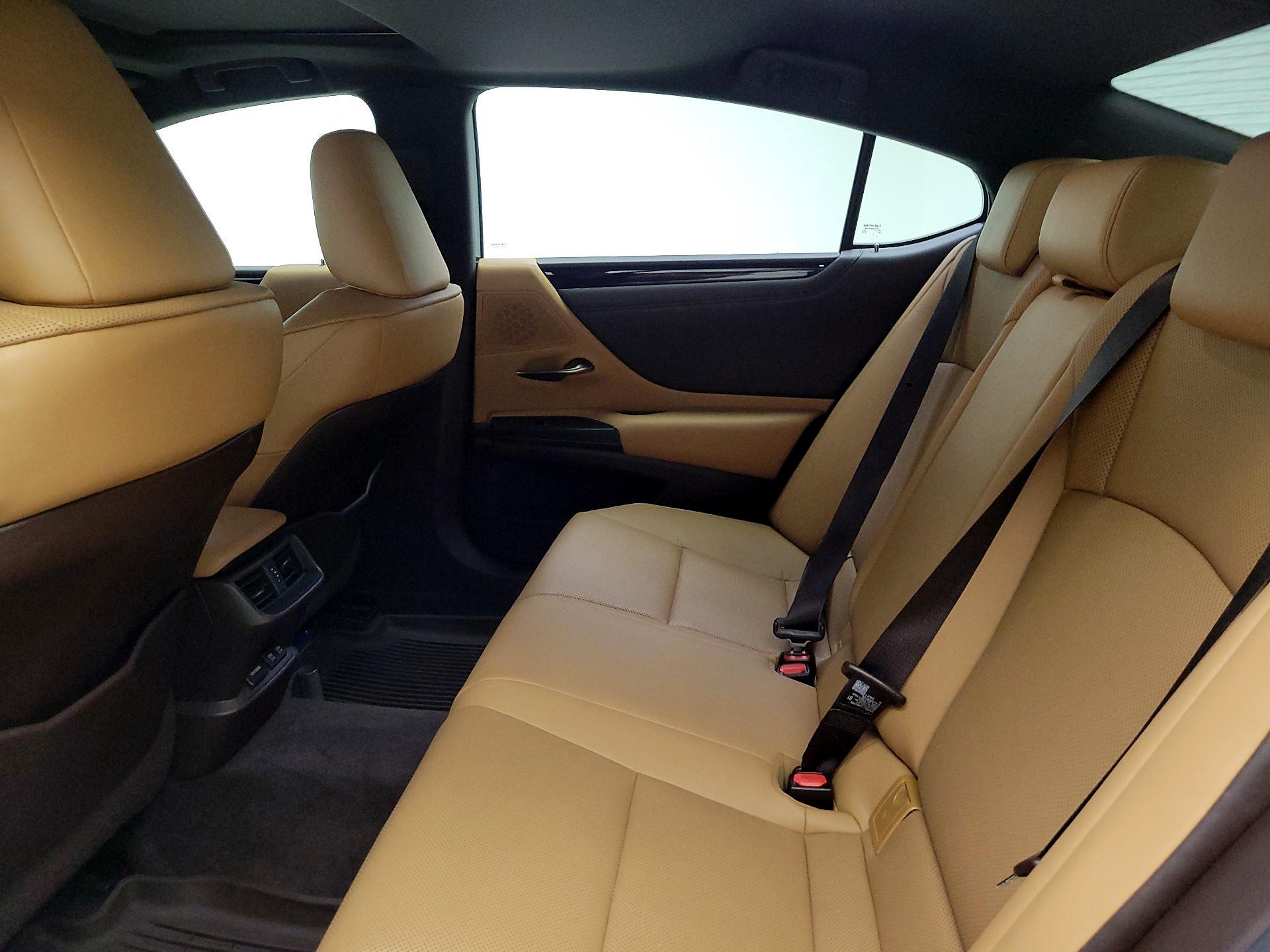Thumbnail: 2021 Lexus ES - 20