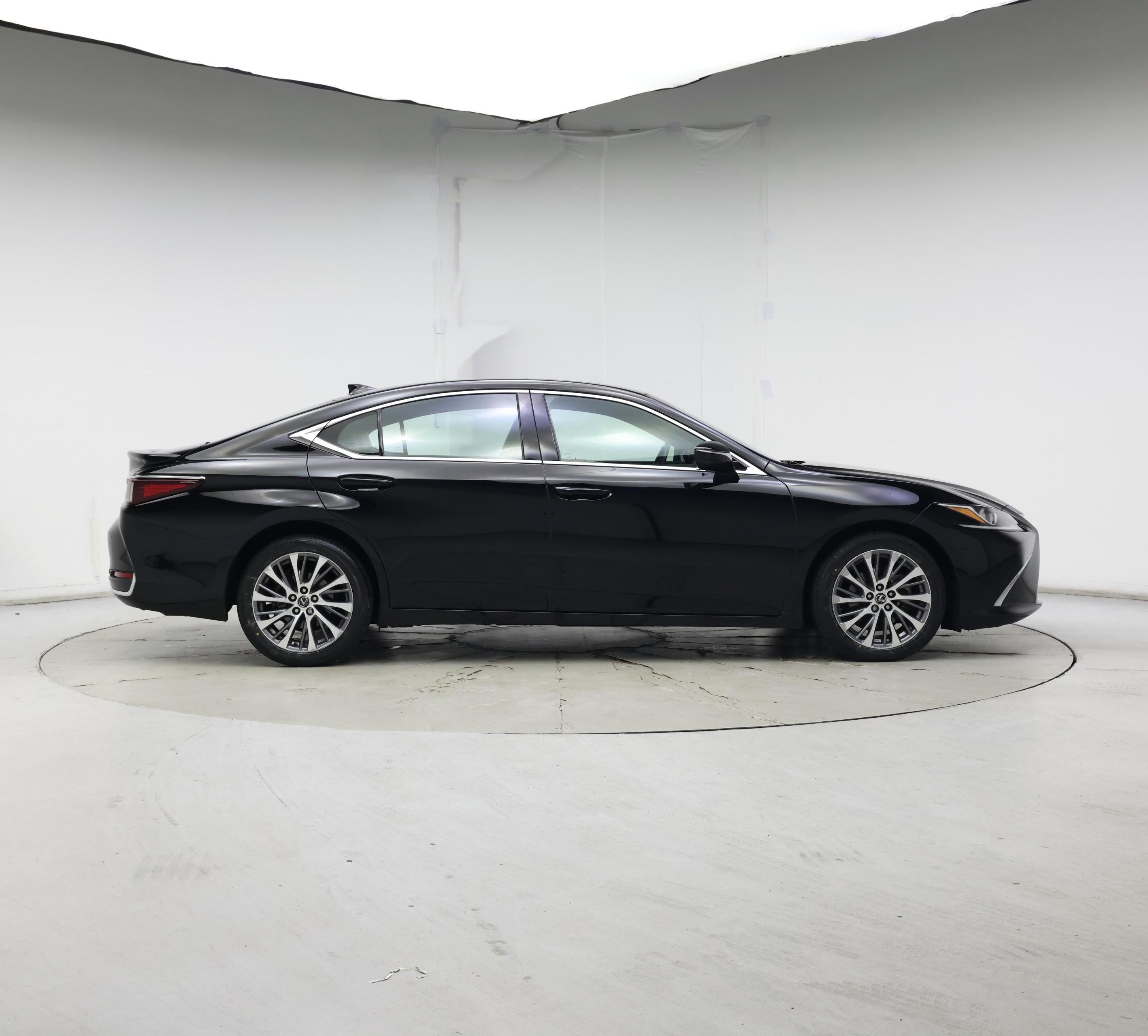 Thumbnail: 2021 Lexus ES - 7