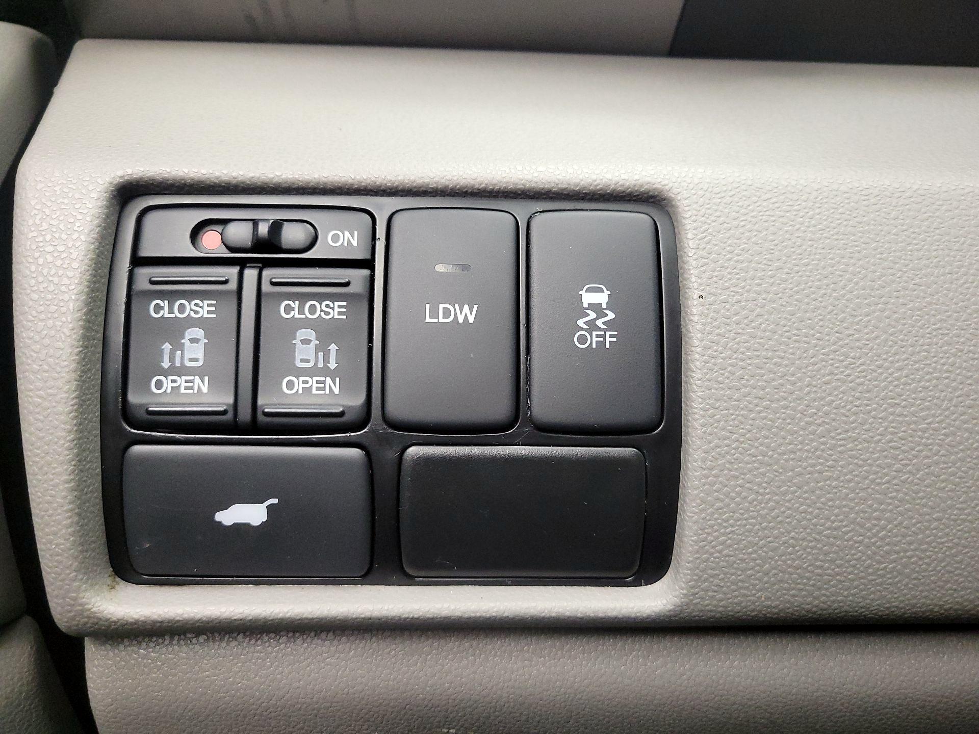 Thumbnail: 2016 Honda Odyssey - 13
