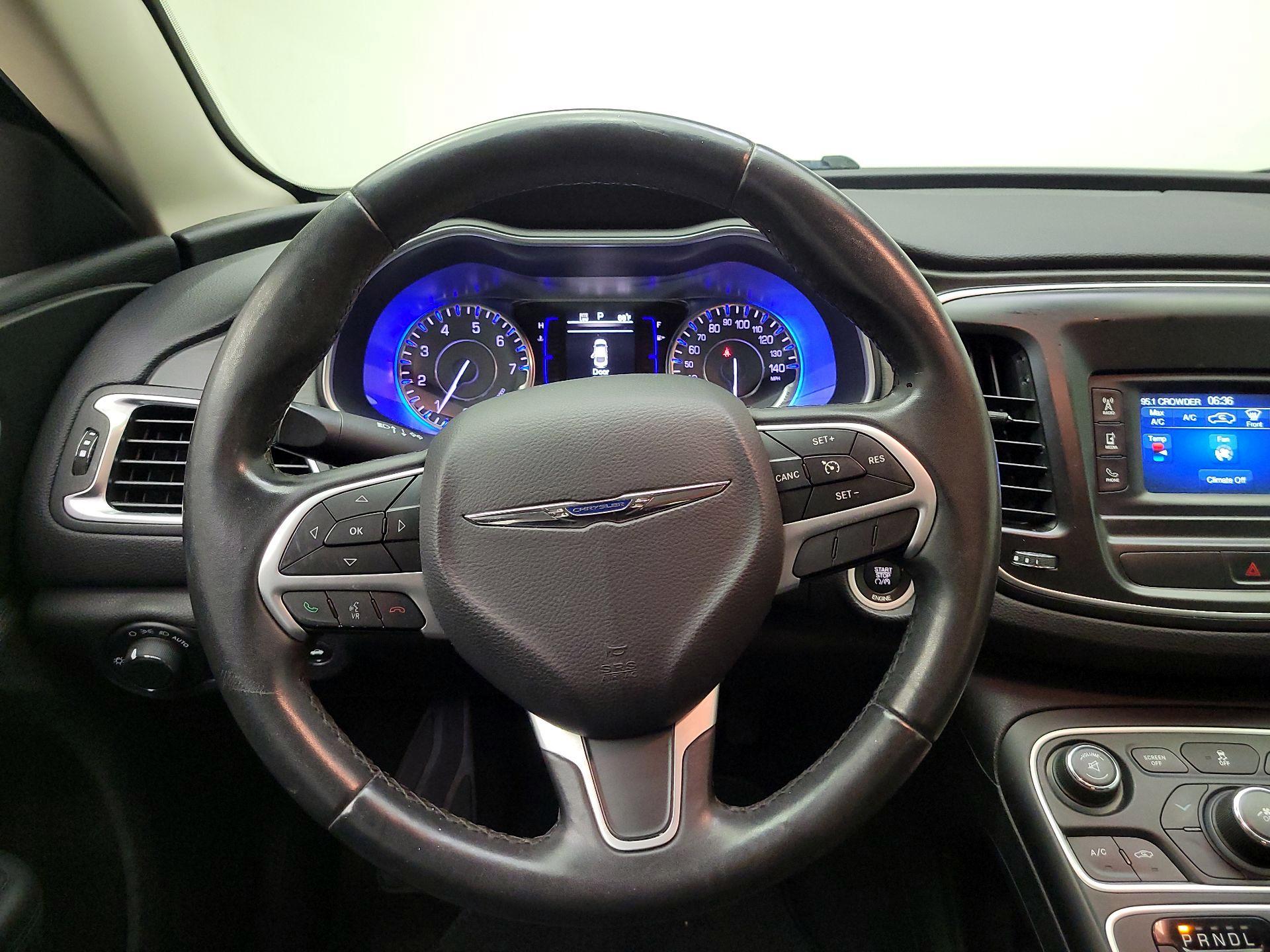 Thumbnail: 2015 Chrysler 200 - 10