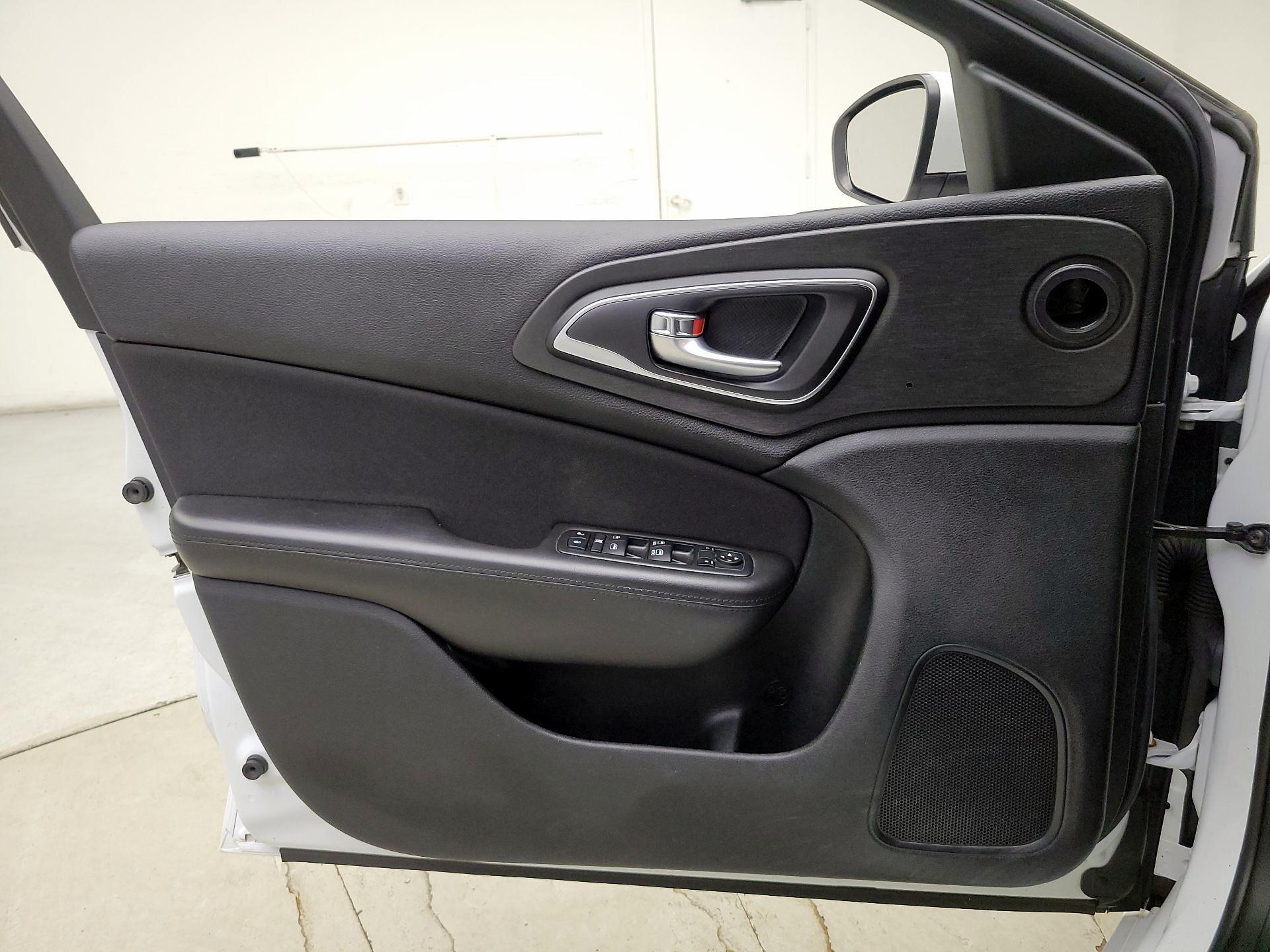 Thumbnail: 2015 Chrysler 200 - 12