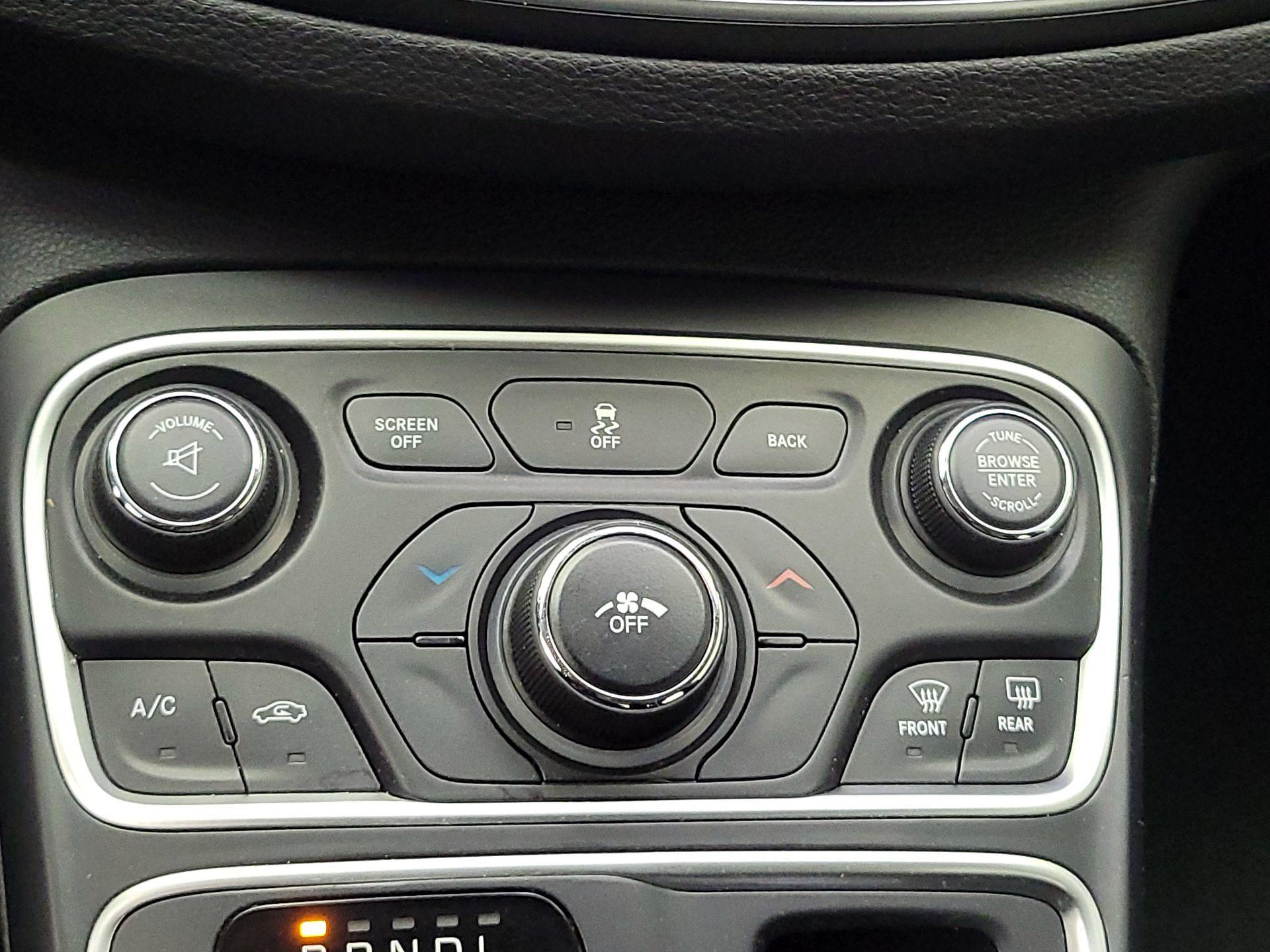 Thumbnail: 2015 Chrysler 200 - 16