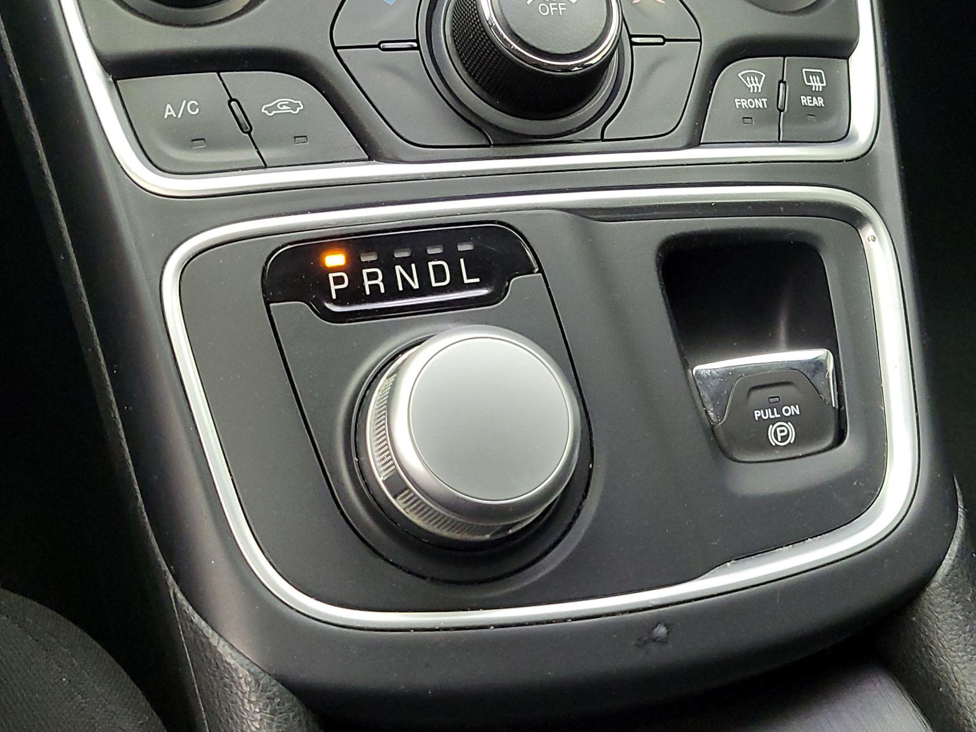 Thumbnail: 2015 Chrysler 200 - 17