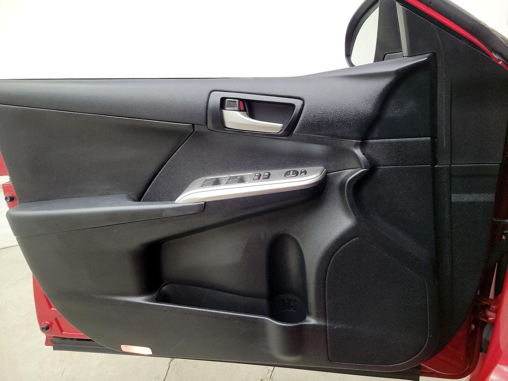 Thumbnail: 2014 Toyota Camry - 12