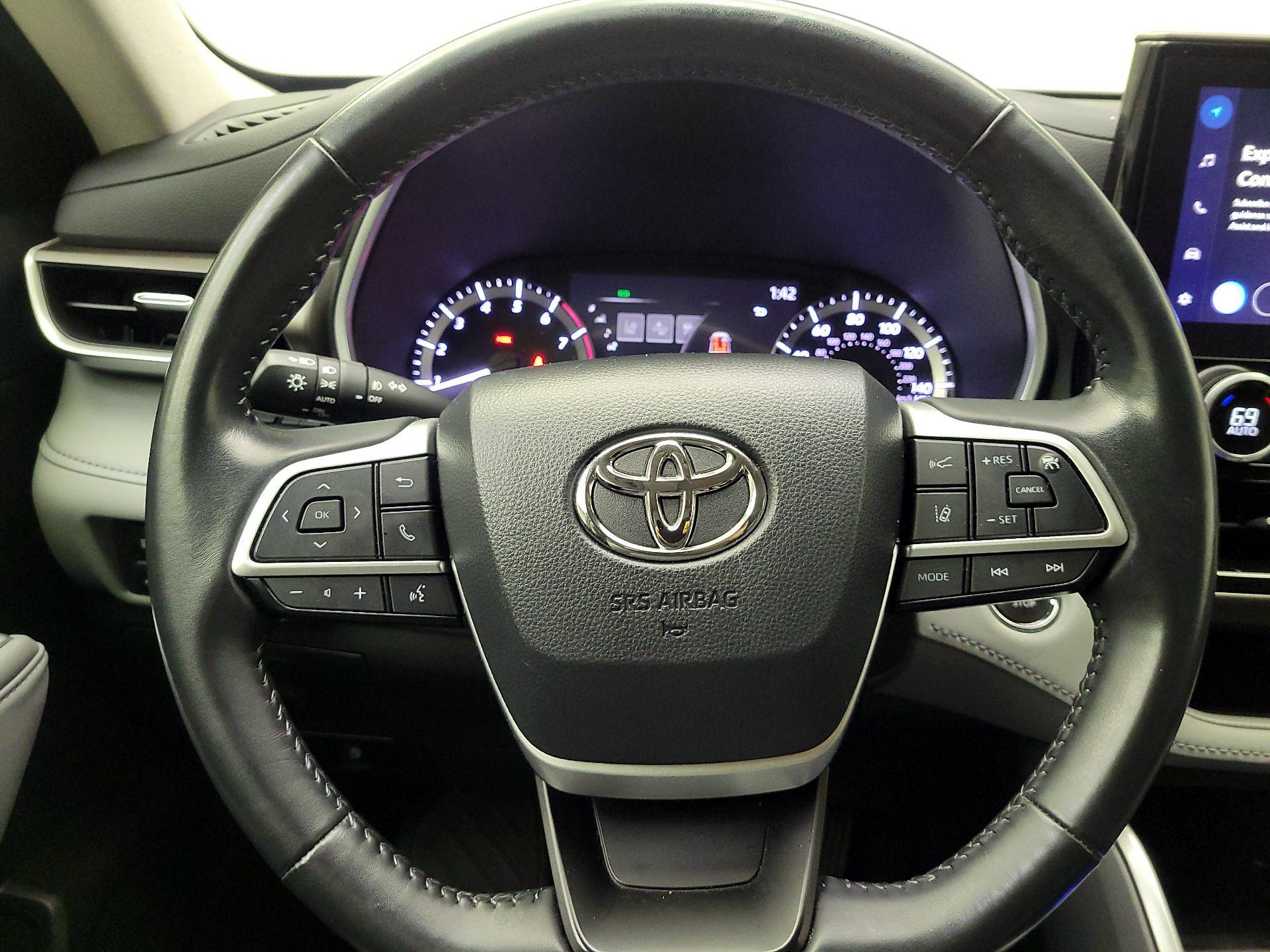 Thumbnail: 2023 Toyota Highlander - 10