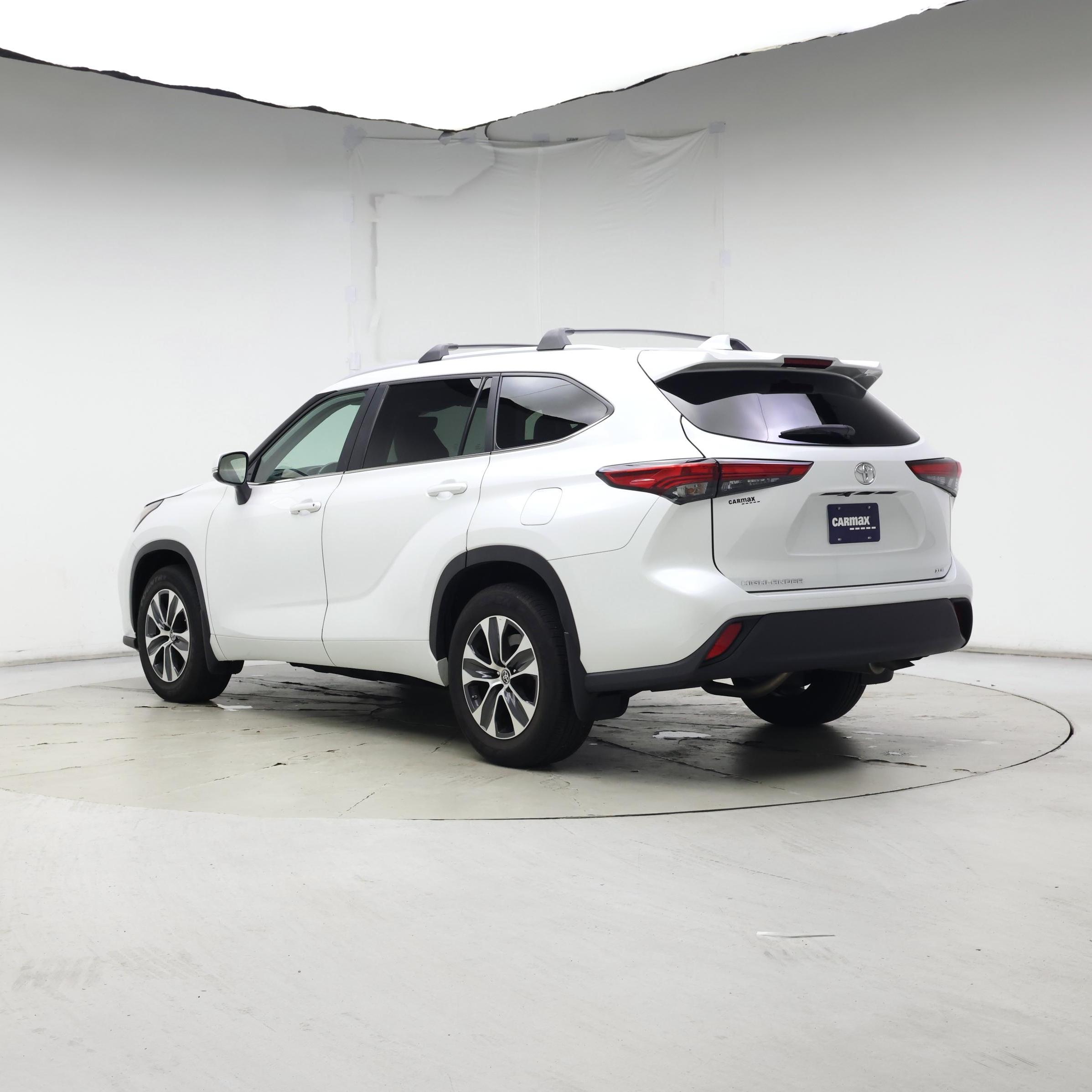 Thumbnail: 2023 Toyota Highlander - 2