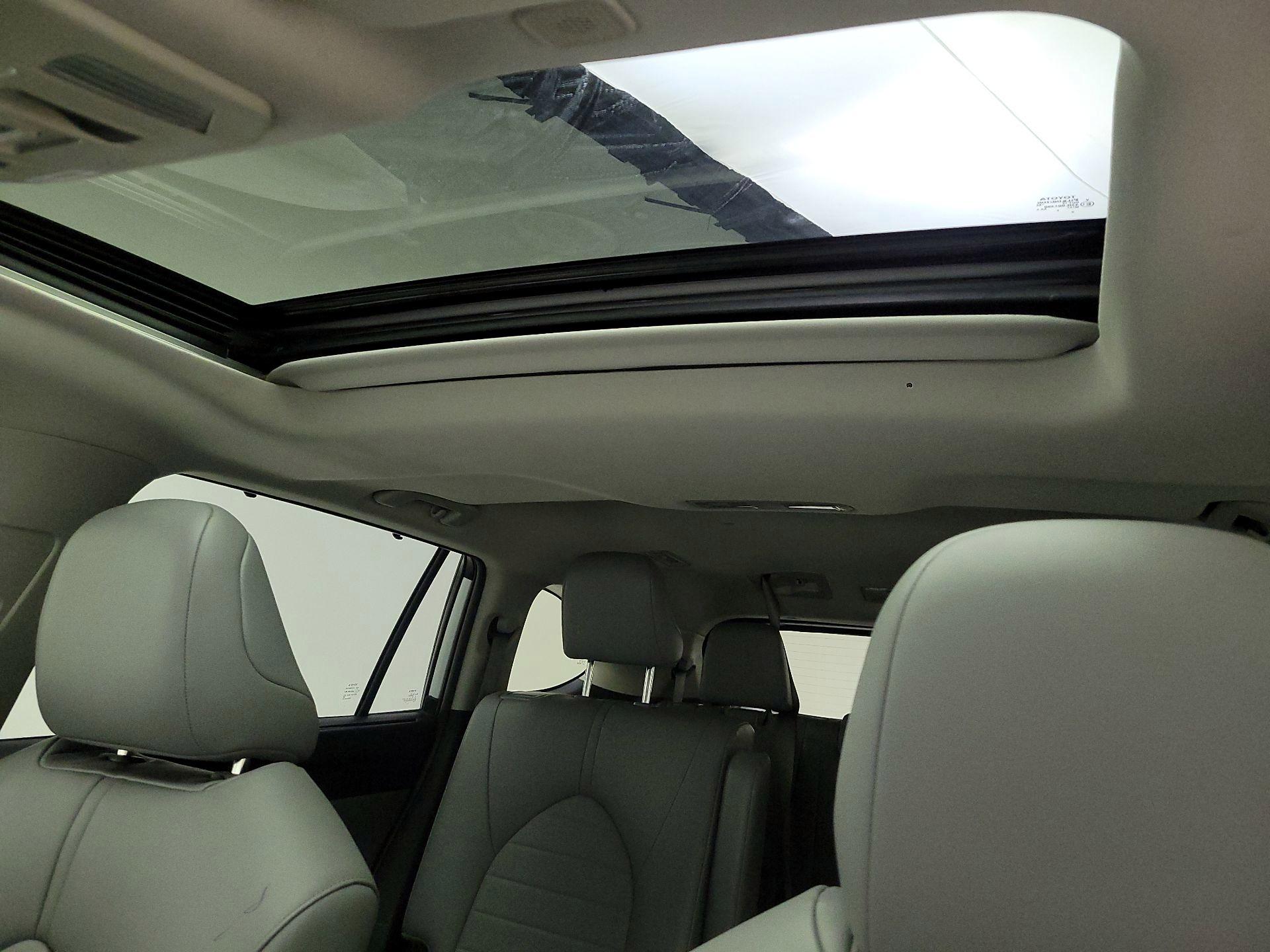 Thumbnail: 2023 Toyota Highlander - 20