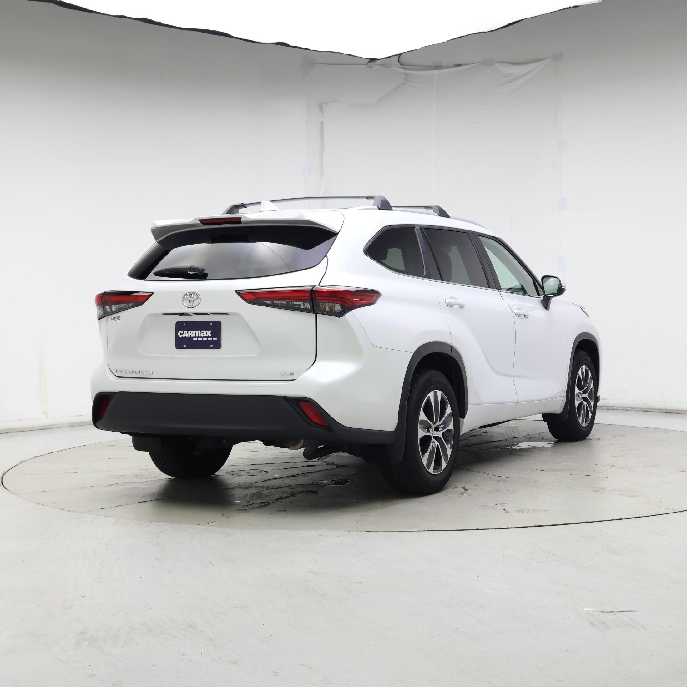 Thumbnail: 2023 Toyota Highlander - 8
