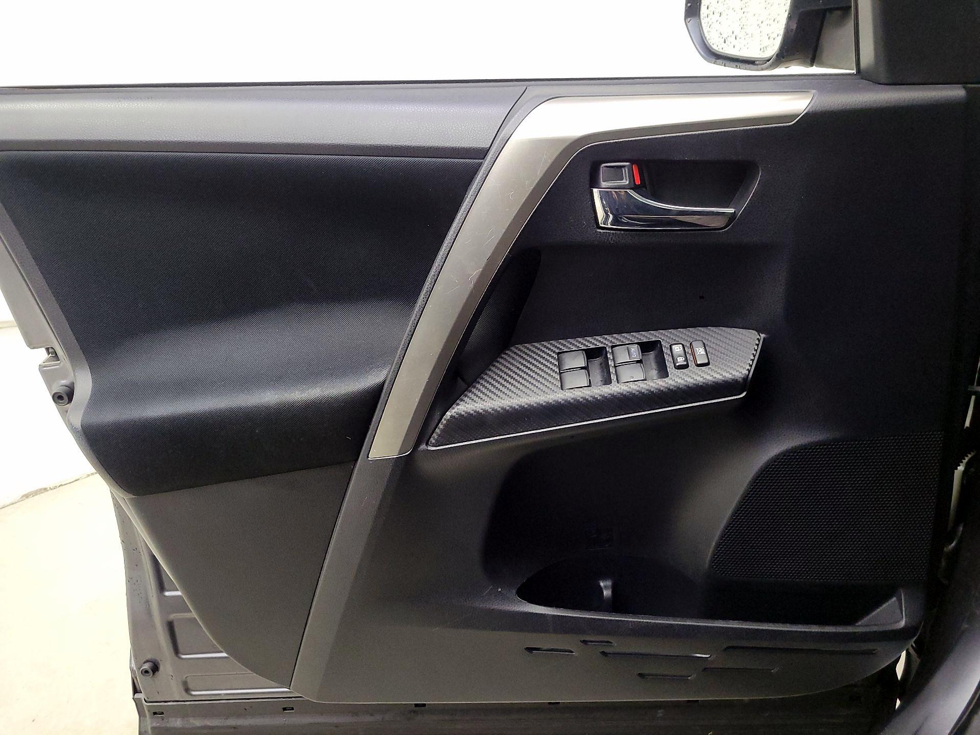 Thumbnail: 2014 Toyota RAV4 - 12