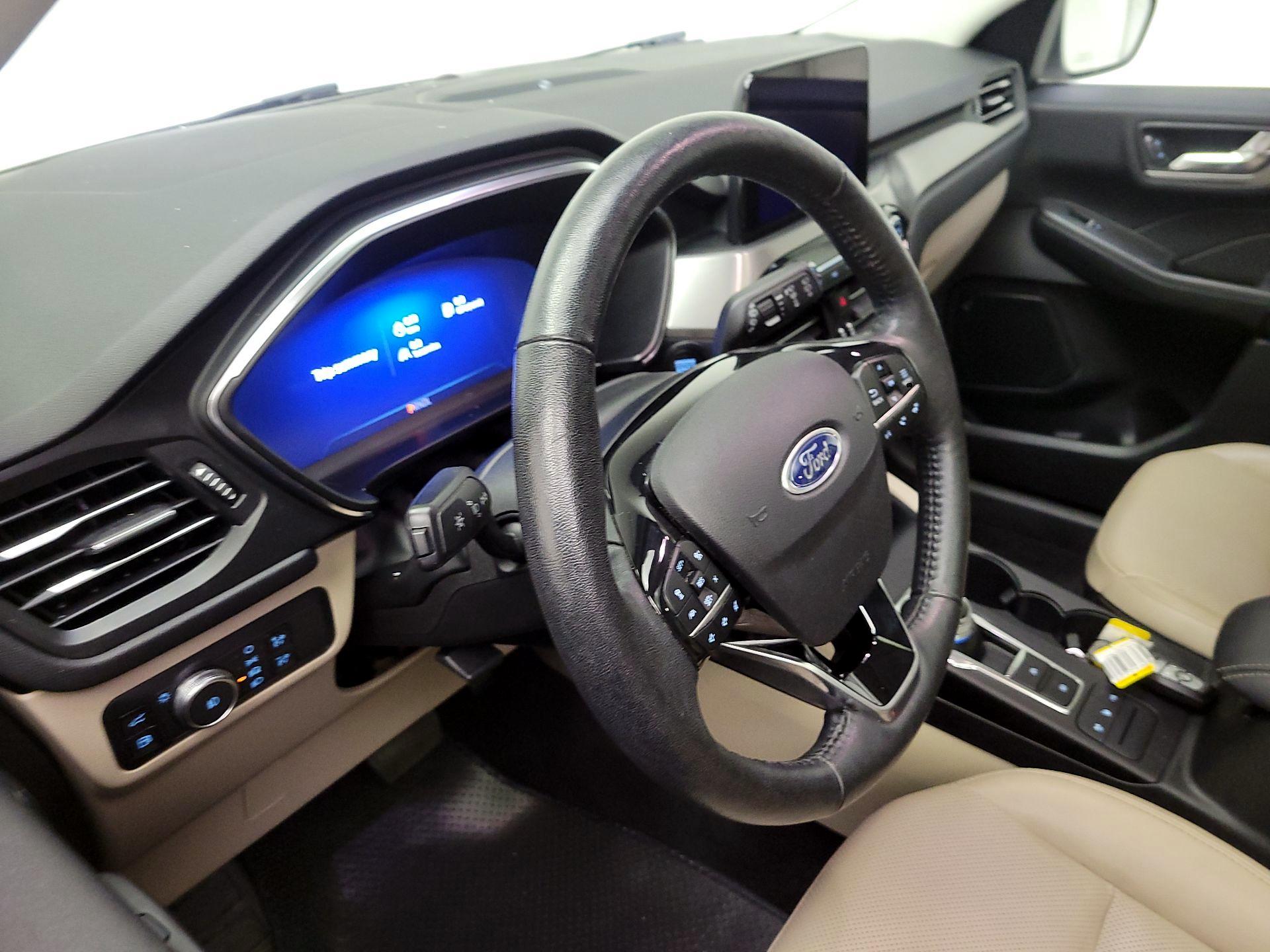 Thumbnail: 2021 Ford Escape - 9