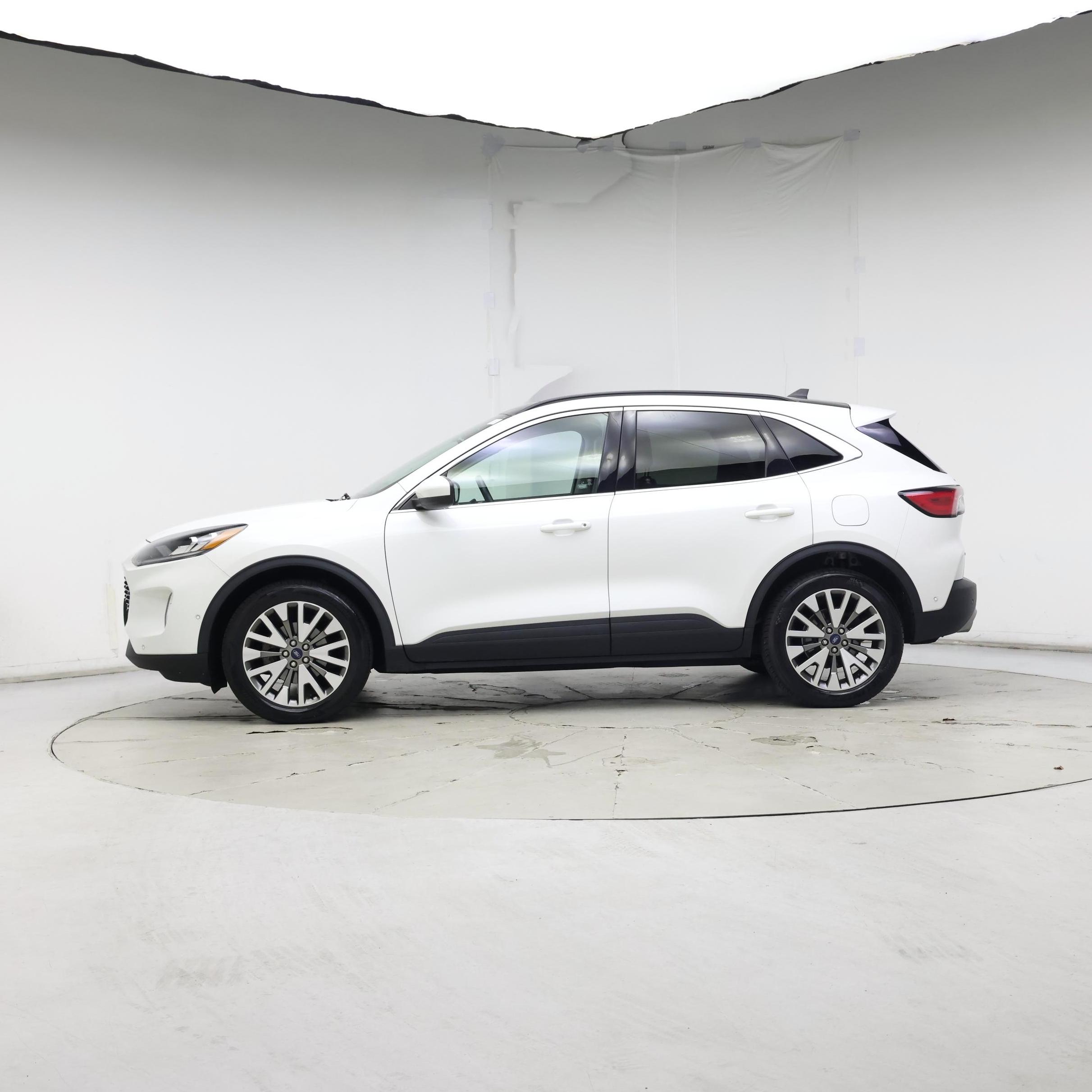 Thumbnail: 2021 Ford Escape - 3