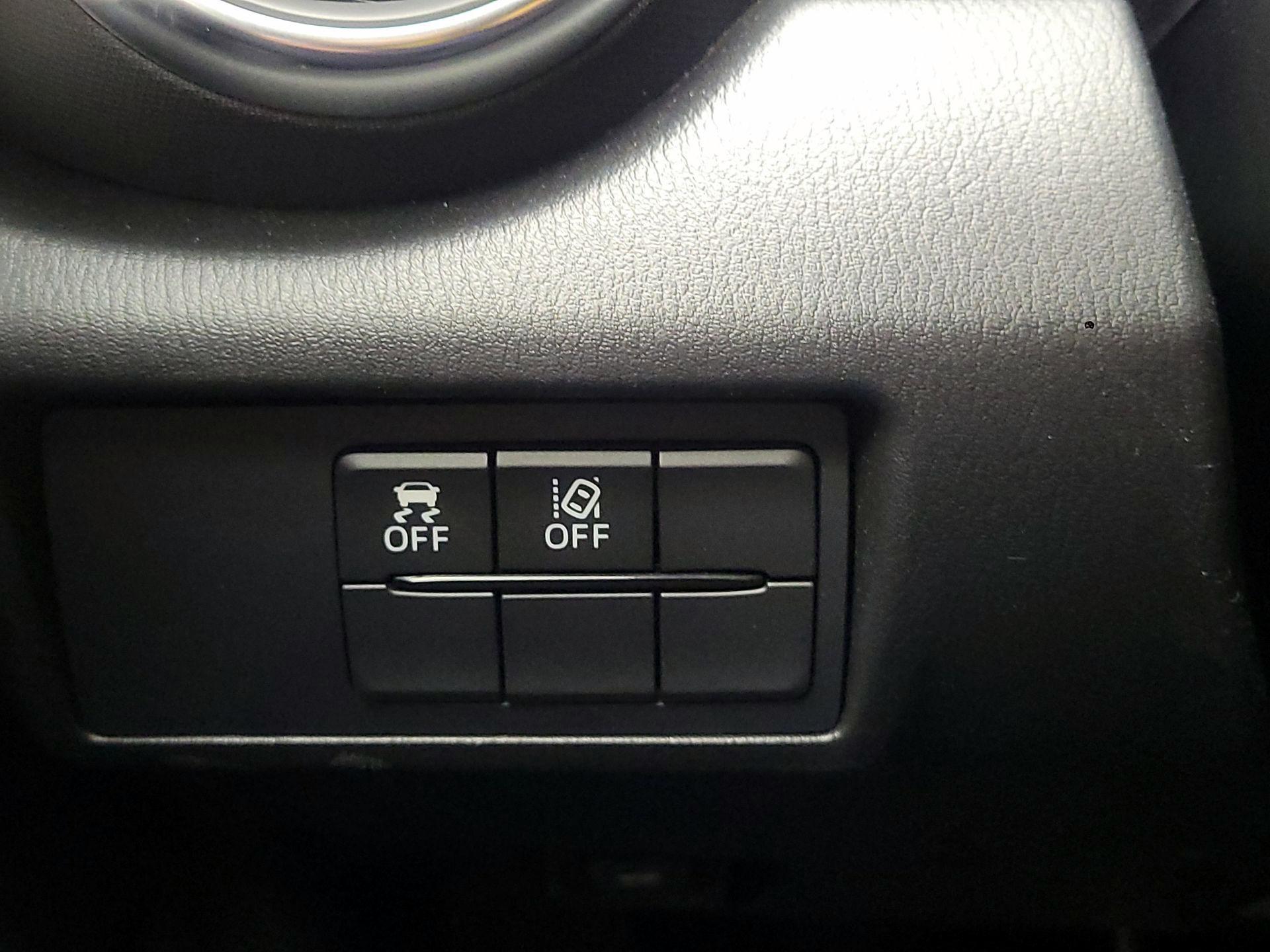 Thumbnail: 2021 Mazda MX-5 Miata - 13