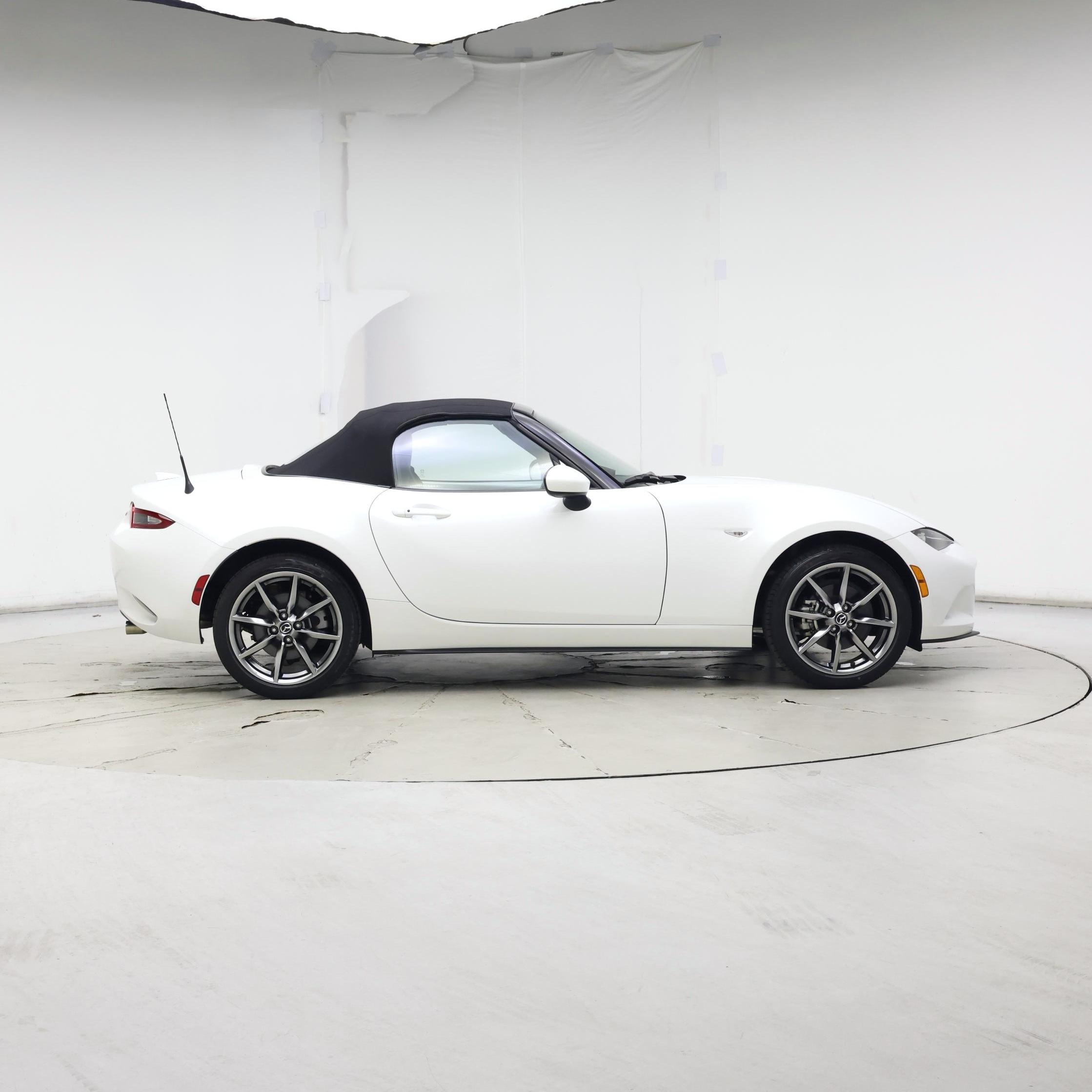 Thumbnail: 2021 Mazda MX-5 Miata - 7