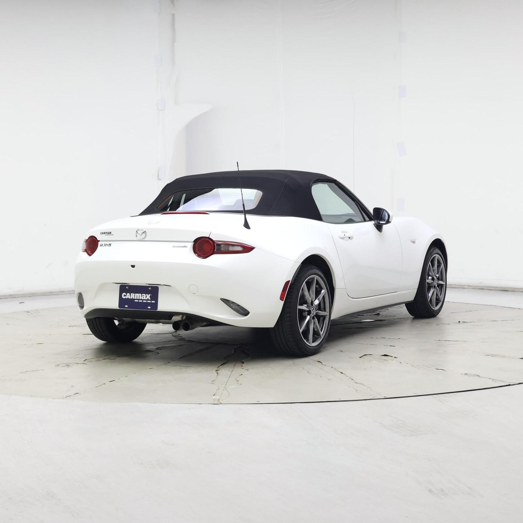 Thumbnail: 2021 Mazda MX-5 Miata - 8
