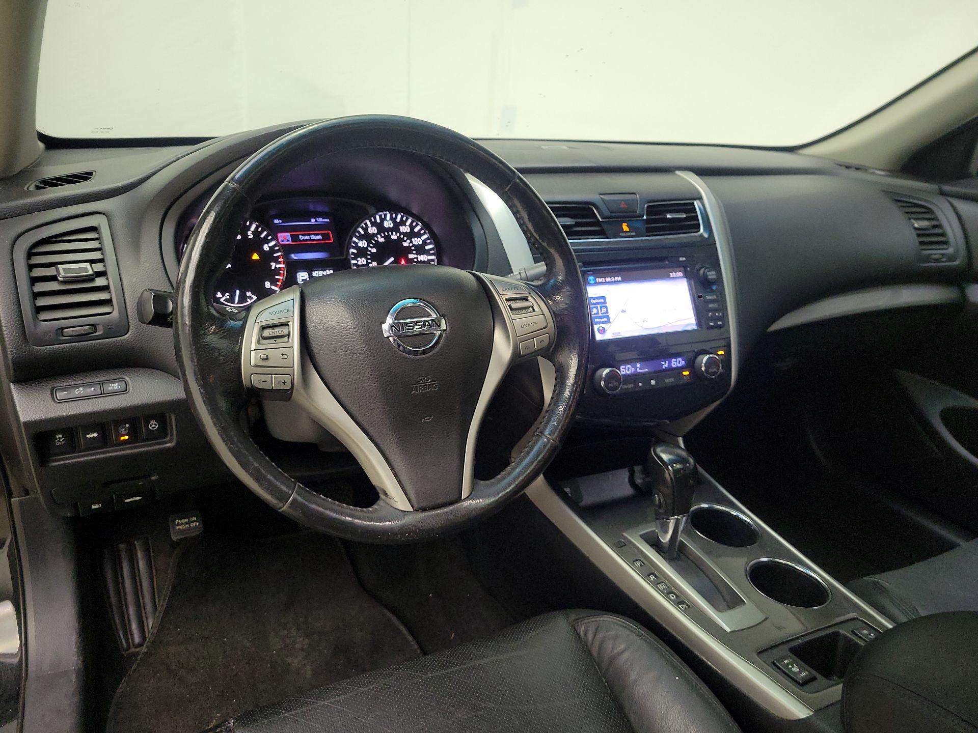 Thumbnail: 2015 Nissan Altima - 9