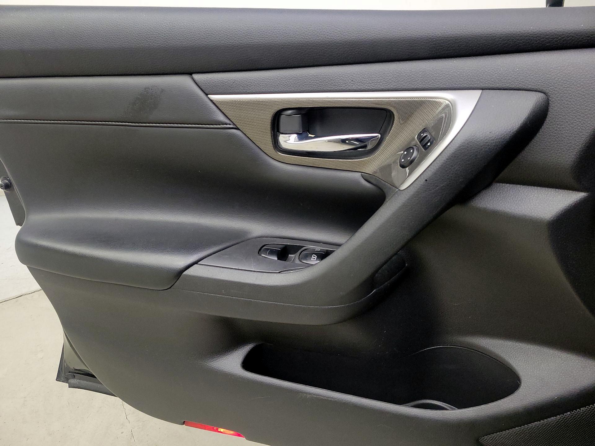 Thumbnail: 2015 Nissan Altima - 12