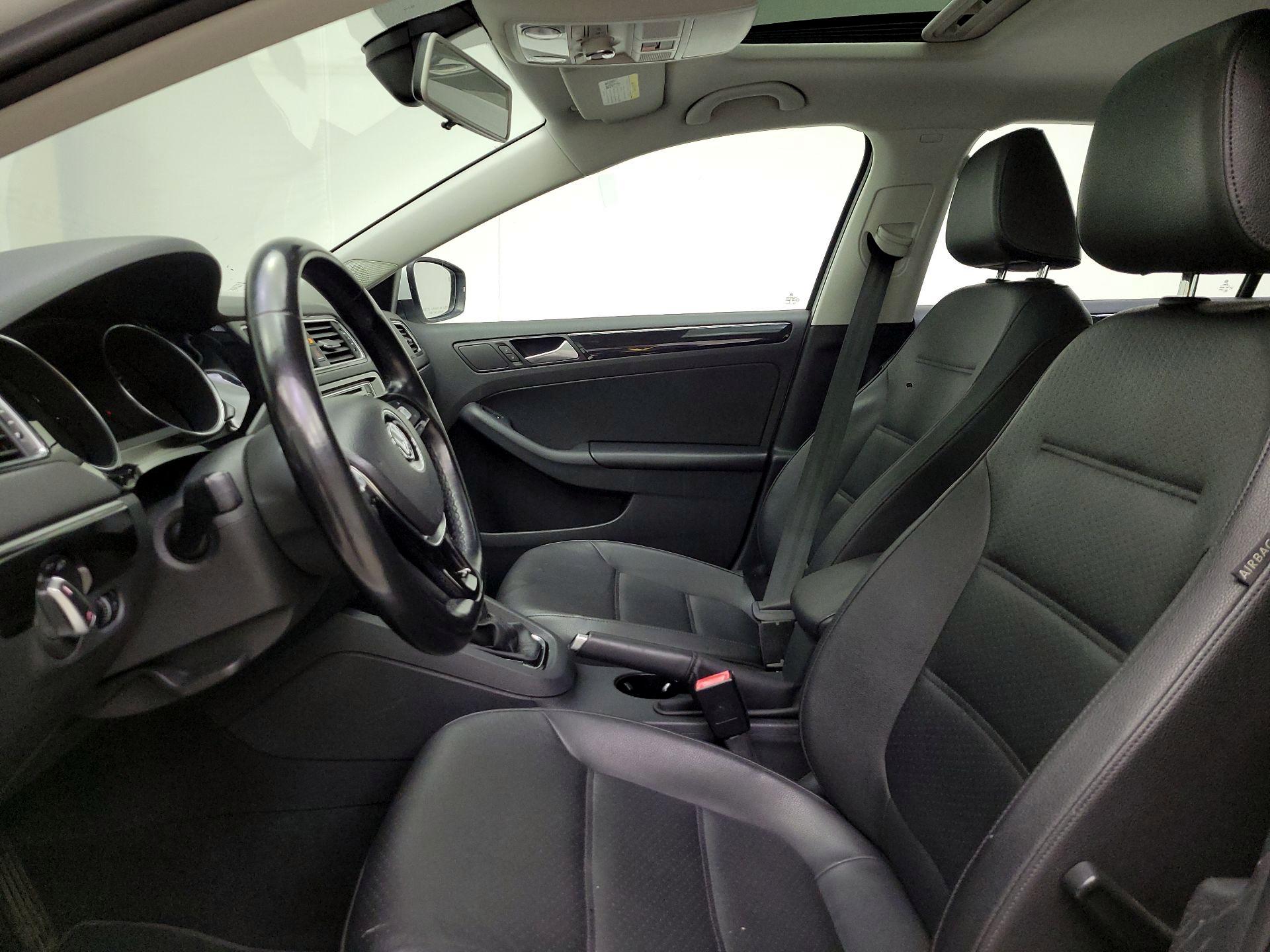 Thumbnail: 2017 Volkswagen Jetta - 11