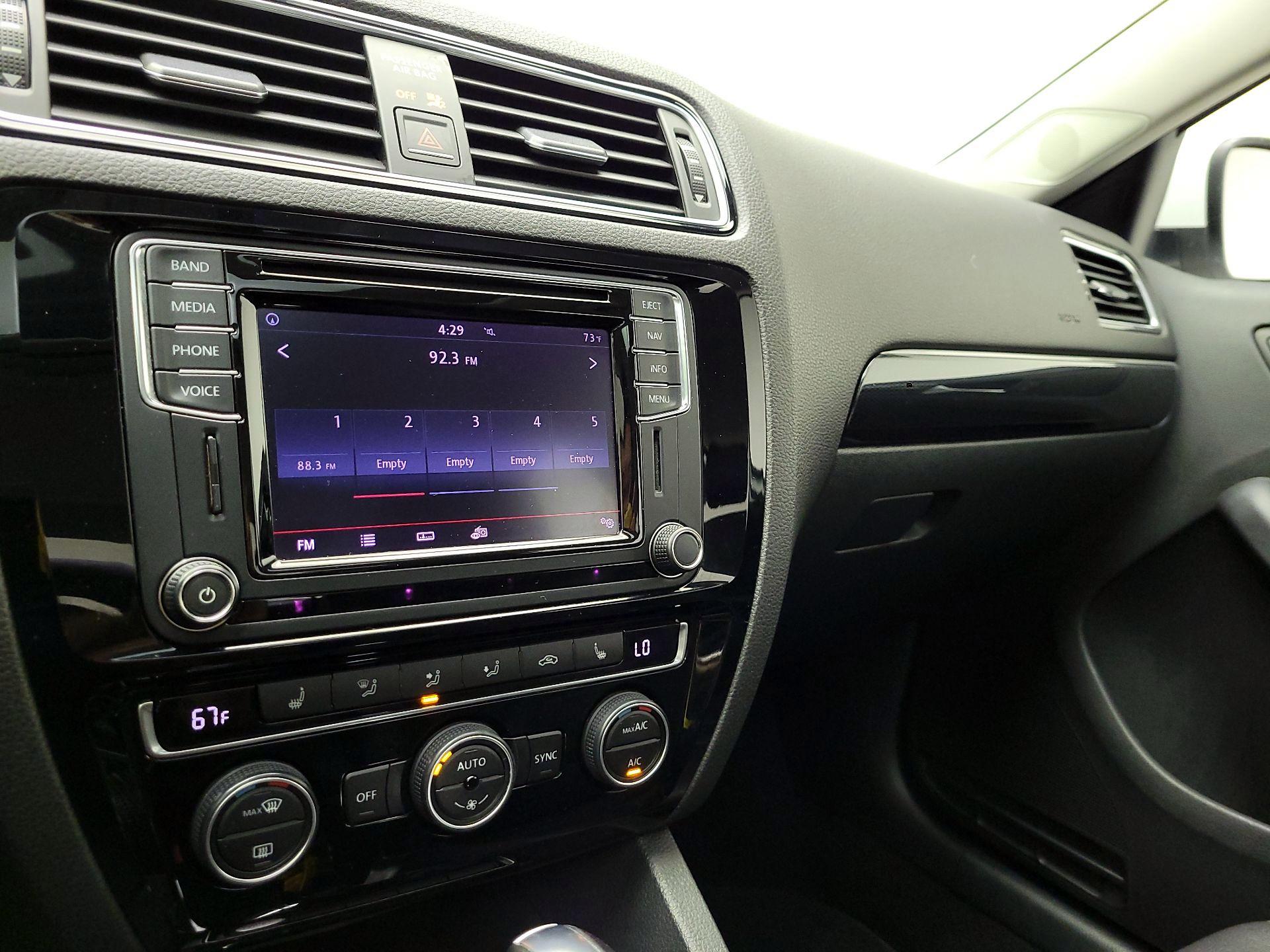 Thumbnail: 2017 Volkswagen Jetta - 16