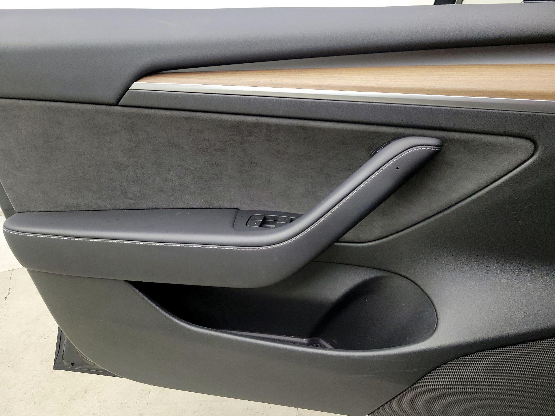 Thumbnail: 2023 Tesla Model 3 - 12