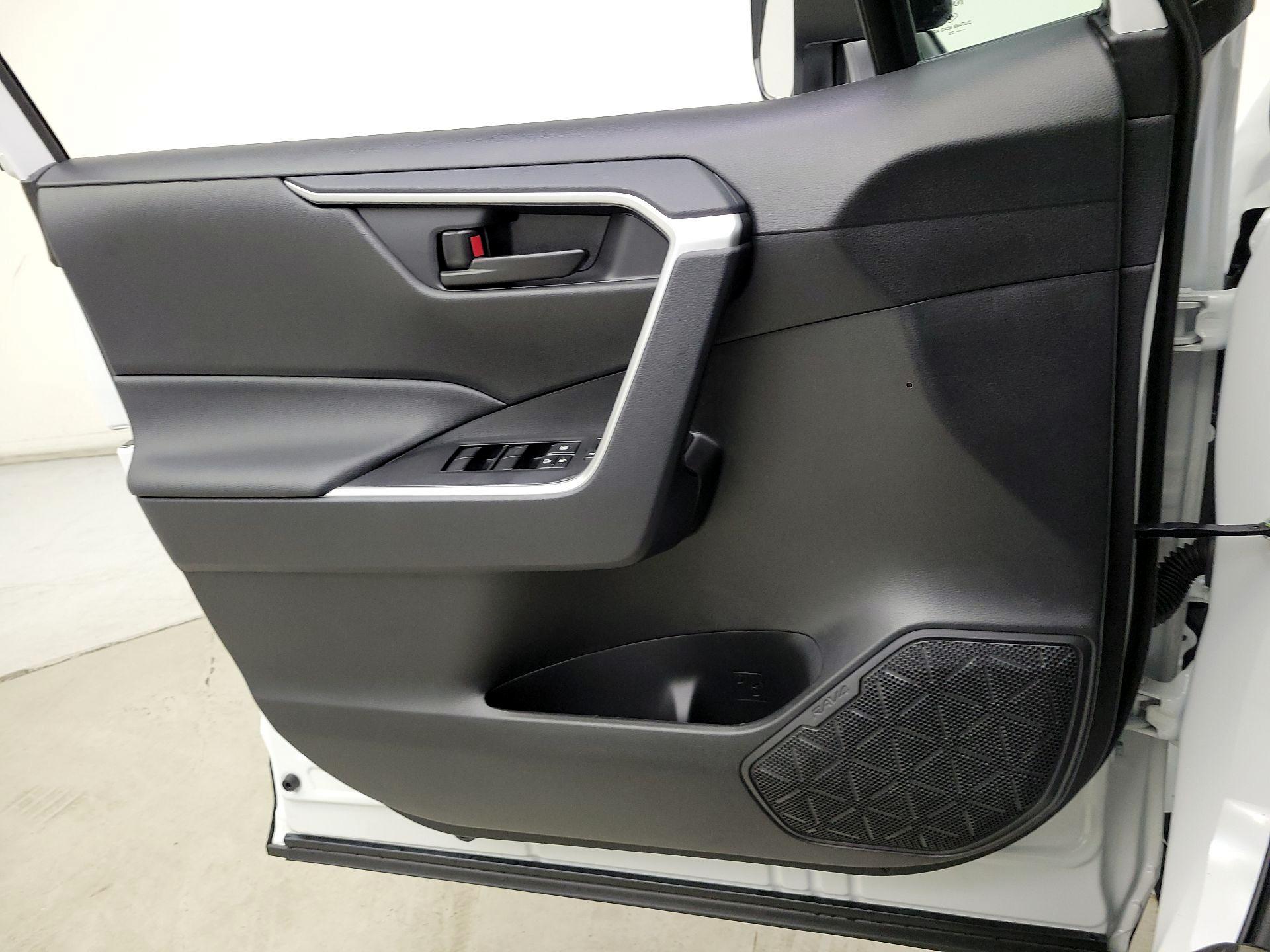 Thumbnail: 2025 Toyota RAV4 - 12