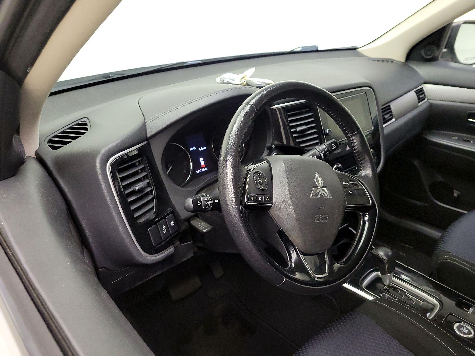 Thumbnail: 2018 Mitsubishi Outlander - 9