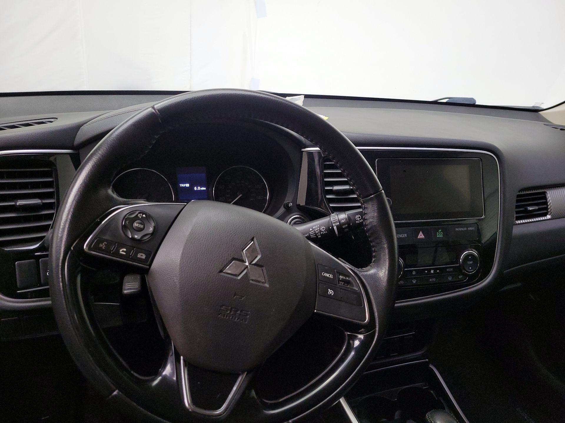 Thumbnail: 2018 Mitsubishi Outlander - 10
