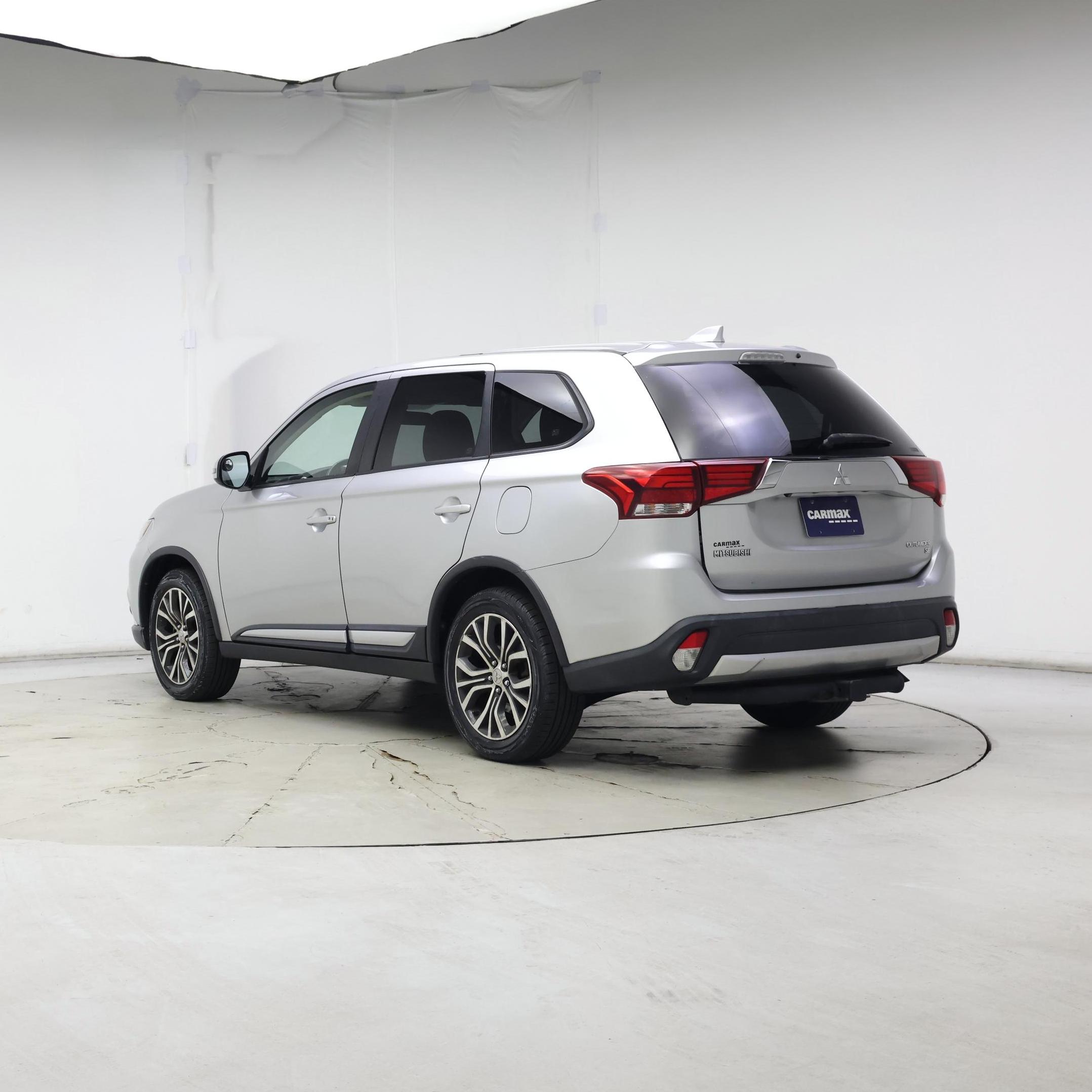 Thumbnail: 2018 Mitsubishi Outlander - 2