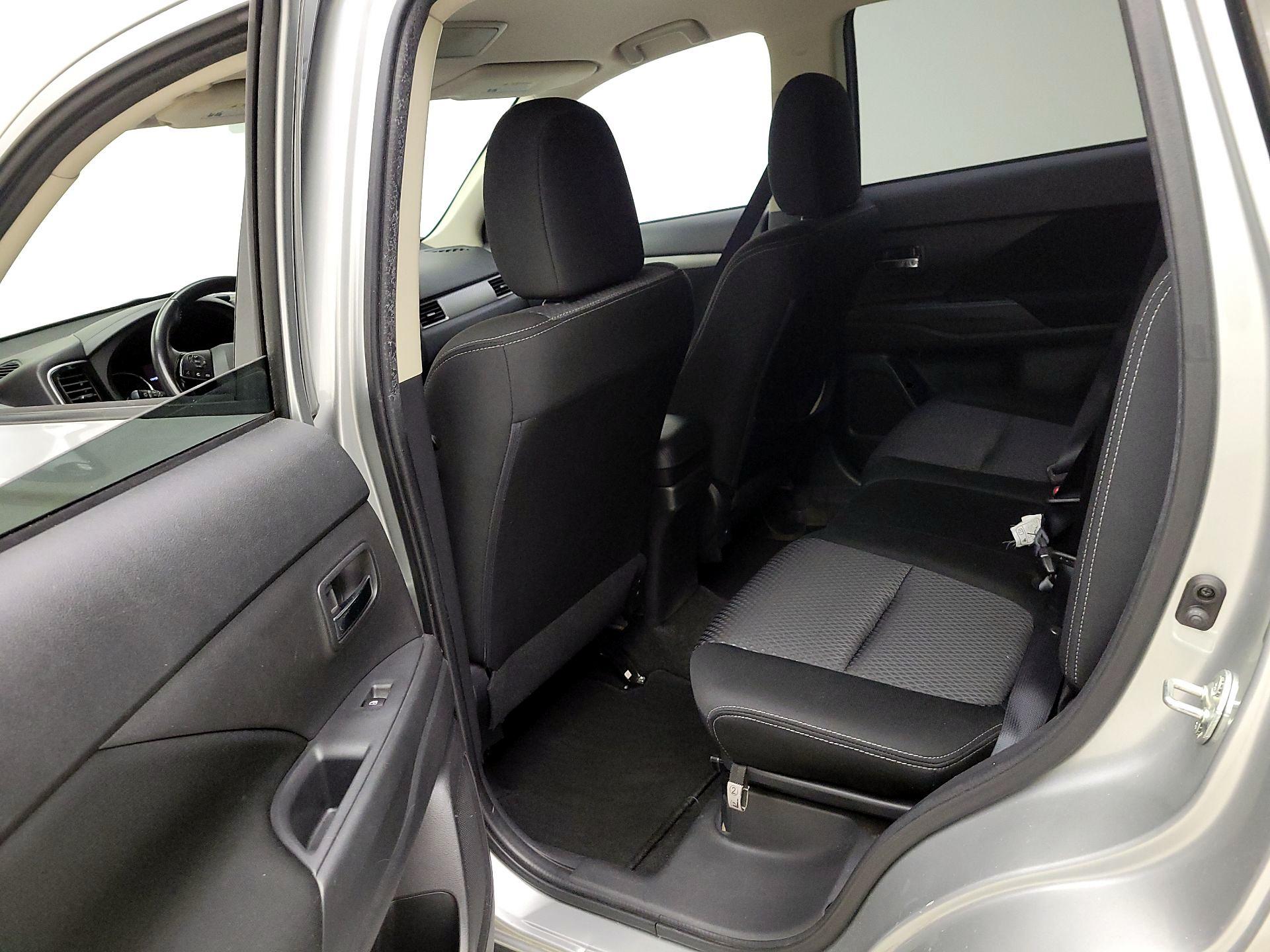 Thumbnail: 2018 Mitsubishi Outlander - 19