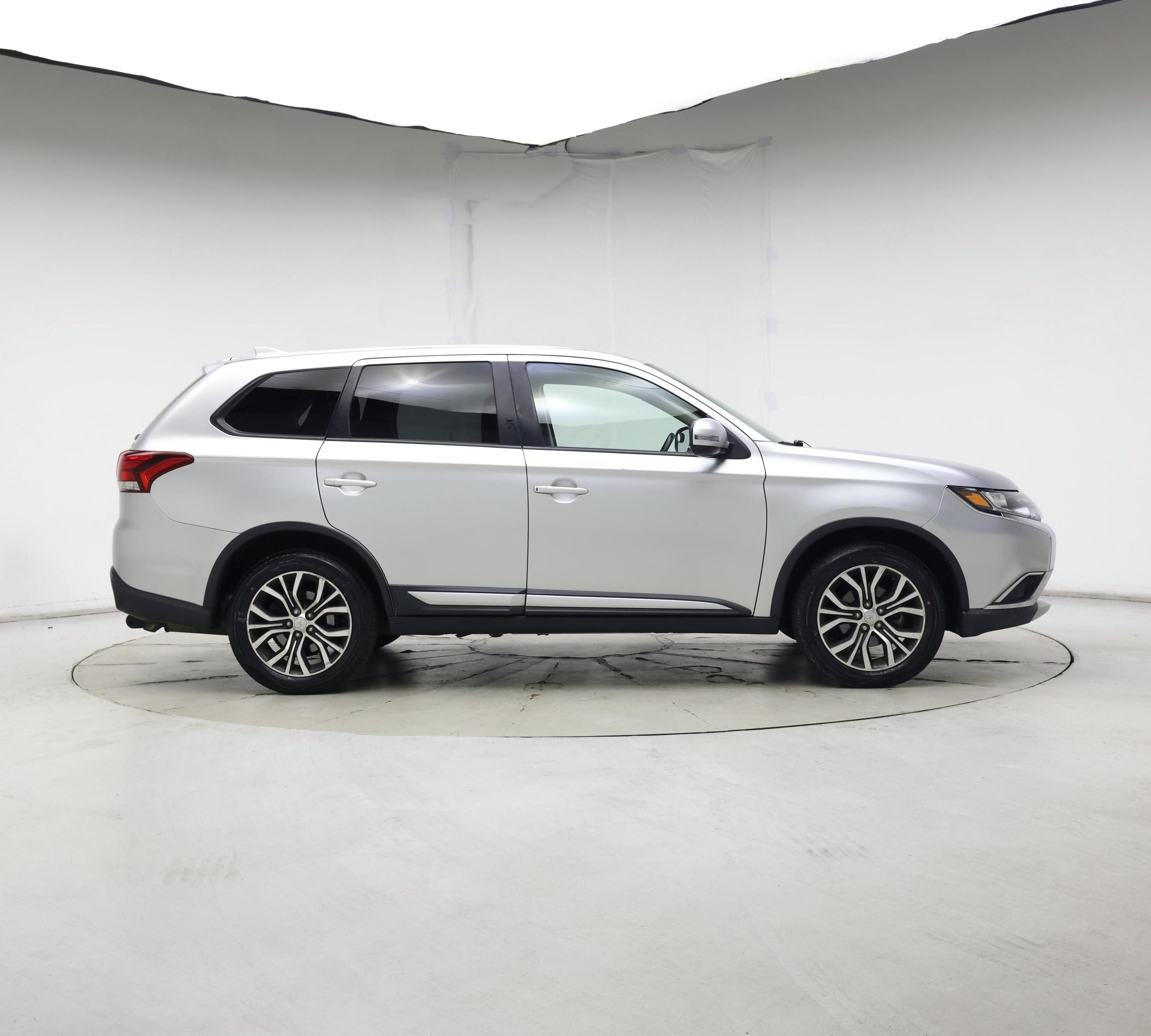 Thumbnail: 2018 Mitsubishi Outlander - 7