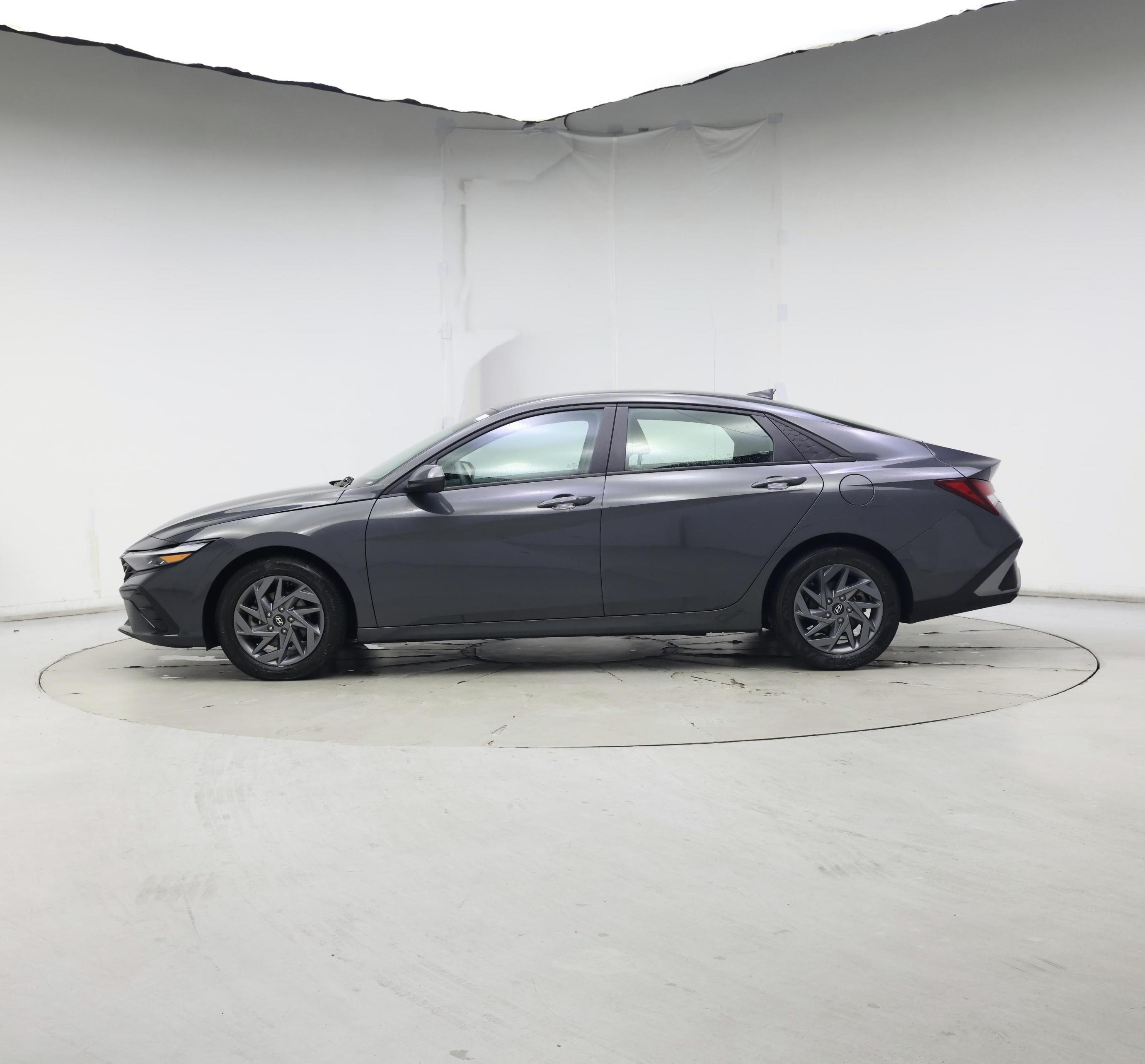 Thumbnail: 2024 Hyundai Elantra - 3