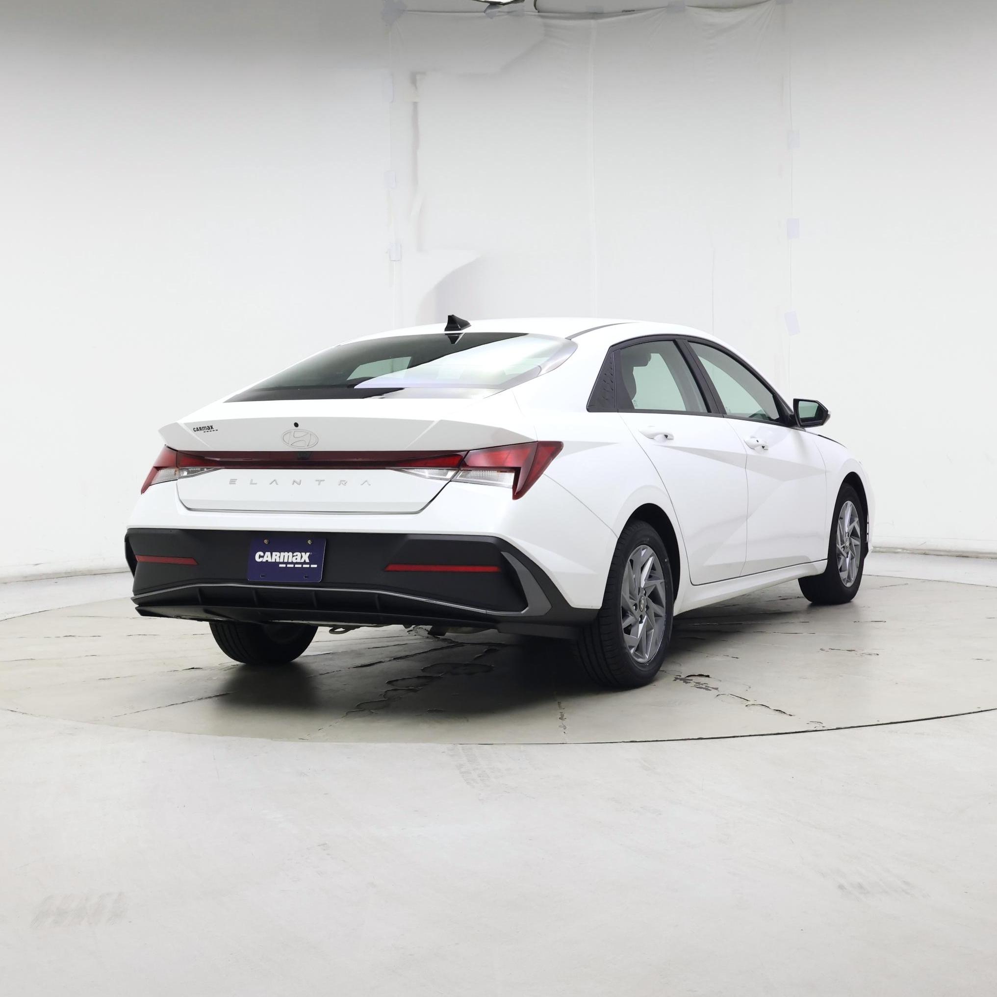 Thumbnail: 2024 Hyundai Elantra - 8