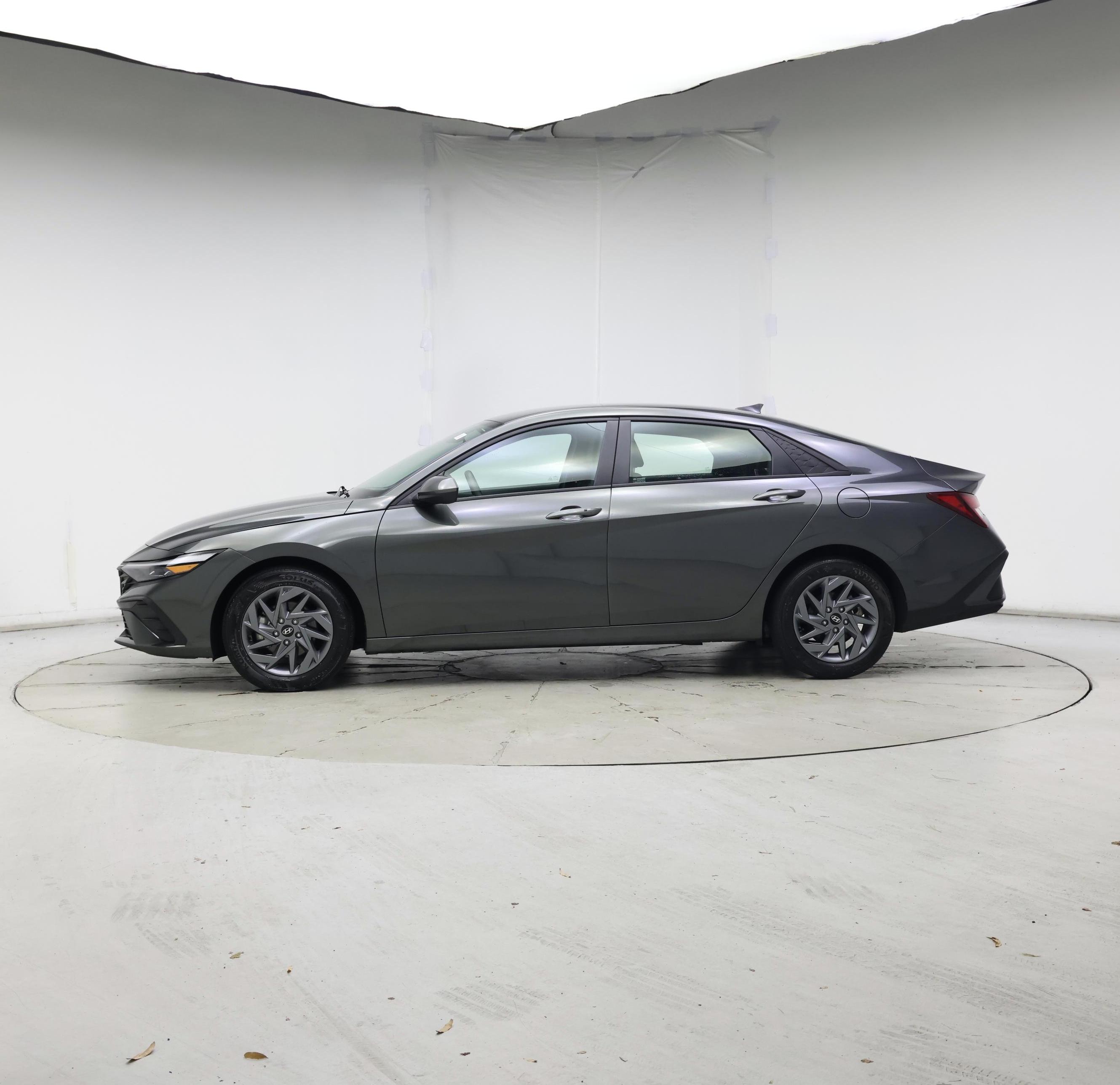 Thumbnail: 2024 Hyundai Elantra - 3