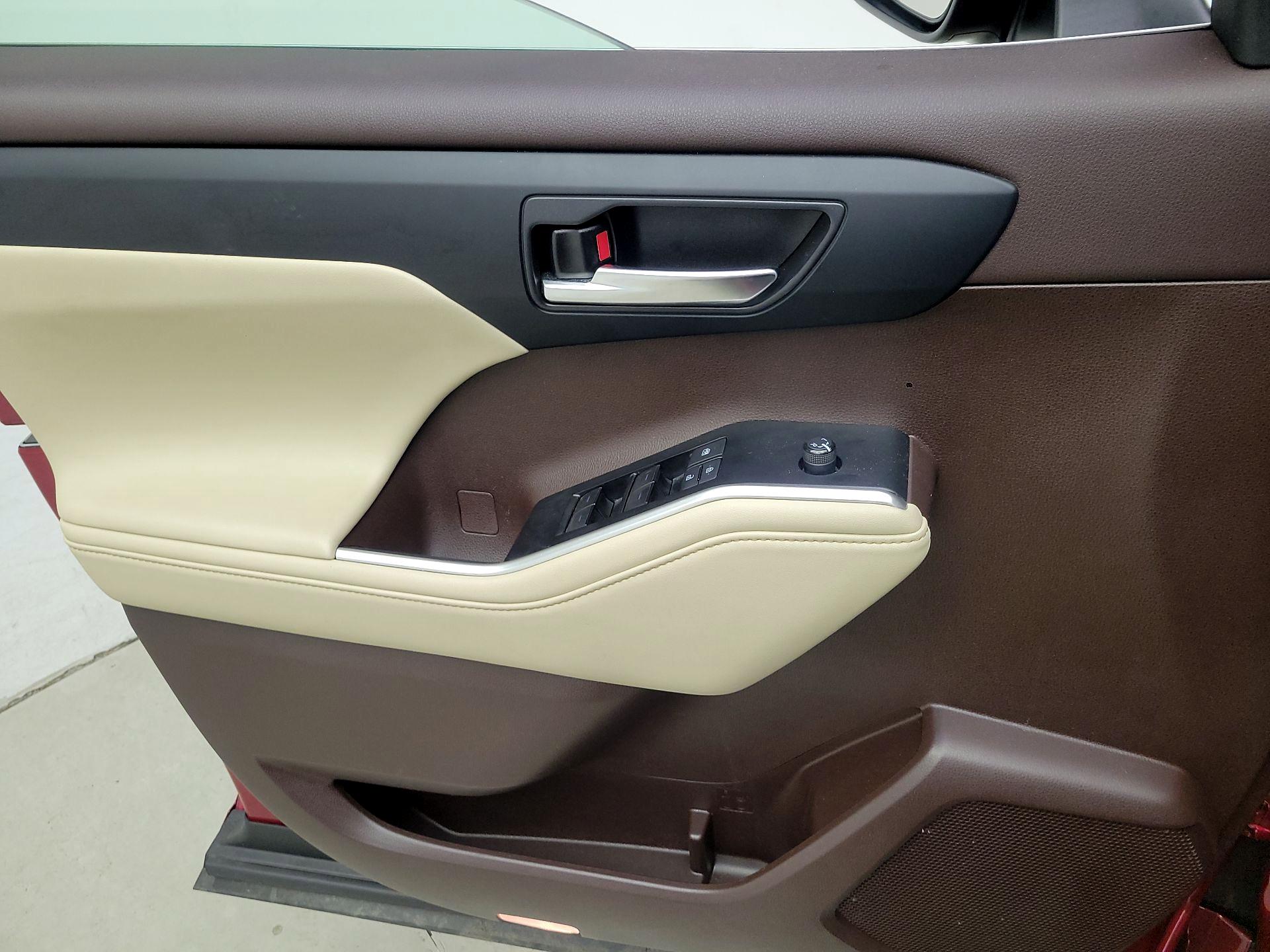 Thumbnail: 2021 Toyota Highlander - 12