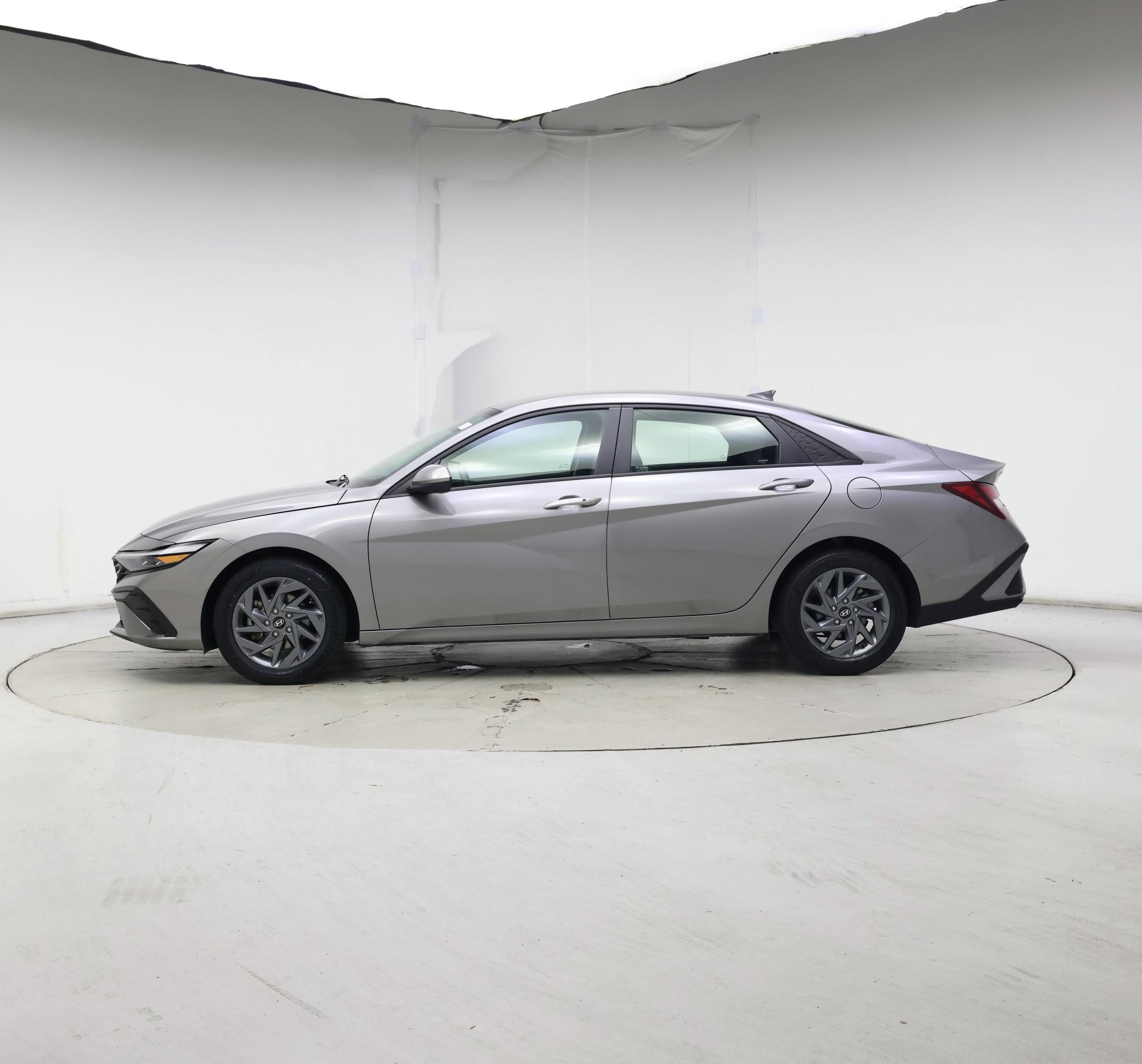 Thumbnail: 2024 Hyundai Elantra - 3