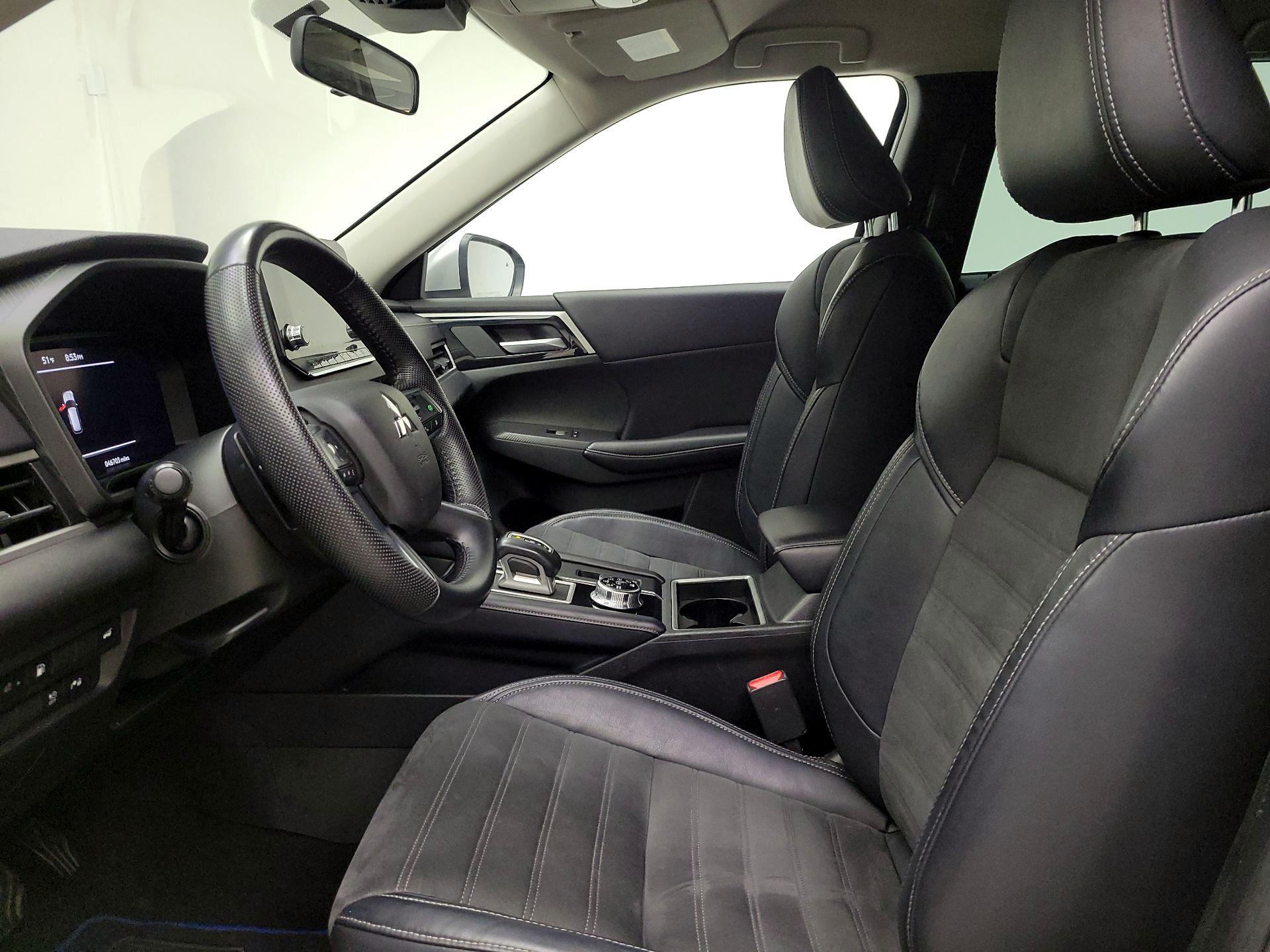 Thumbnail: 2023 Mitsubishi Outlander - 11