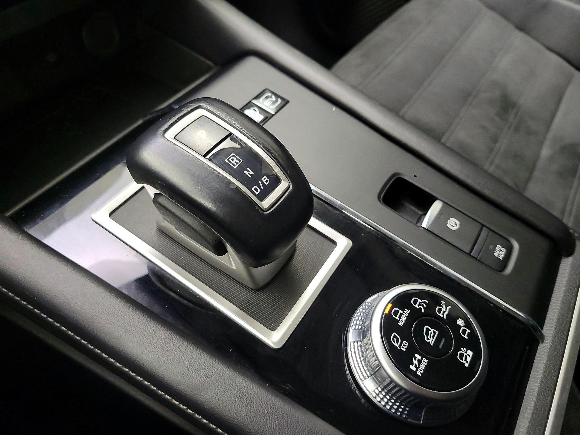 Thumbnail: 2023 Mitsubishi Outlander - 18