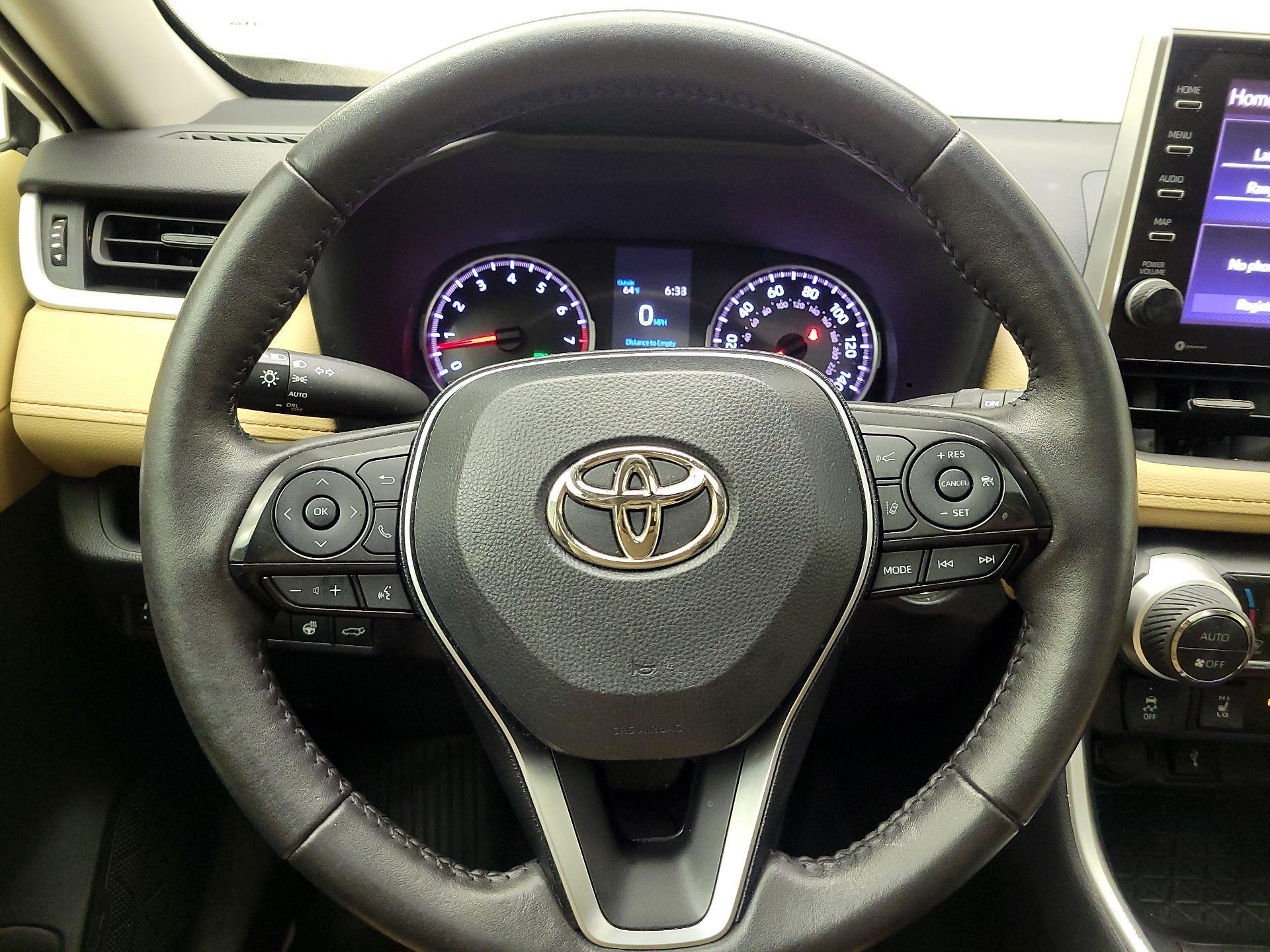 Thumbnail: 2022 Toyota RAV4 - 10