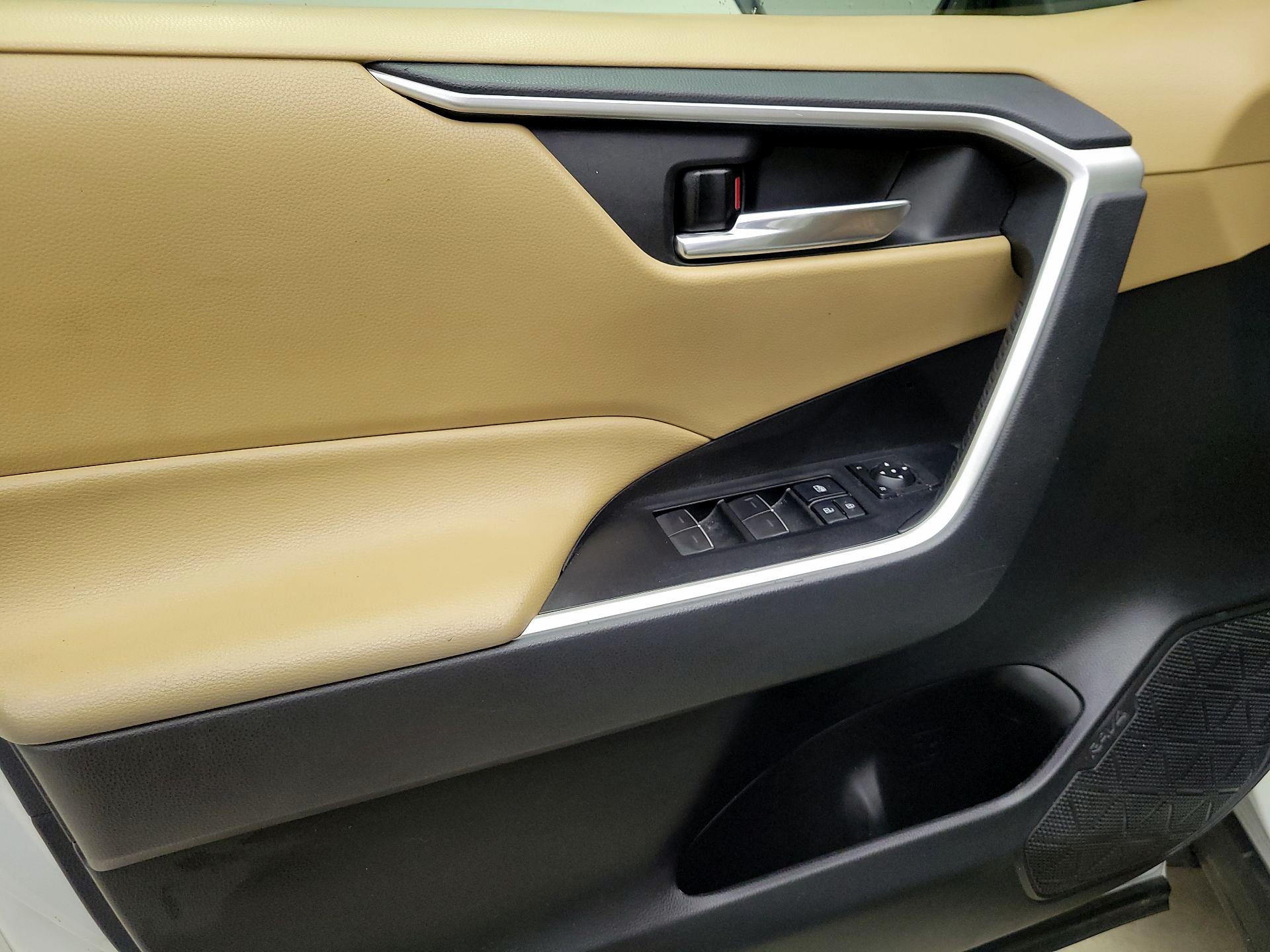 Thumbnail: 2022 Toyota RAV4 - 12