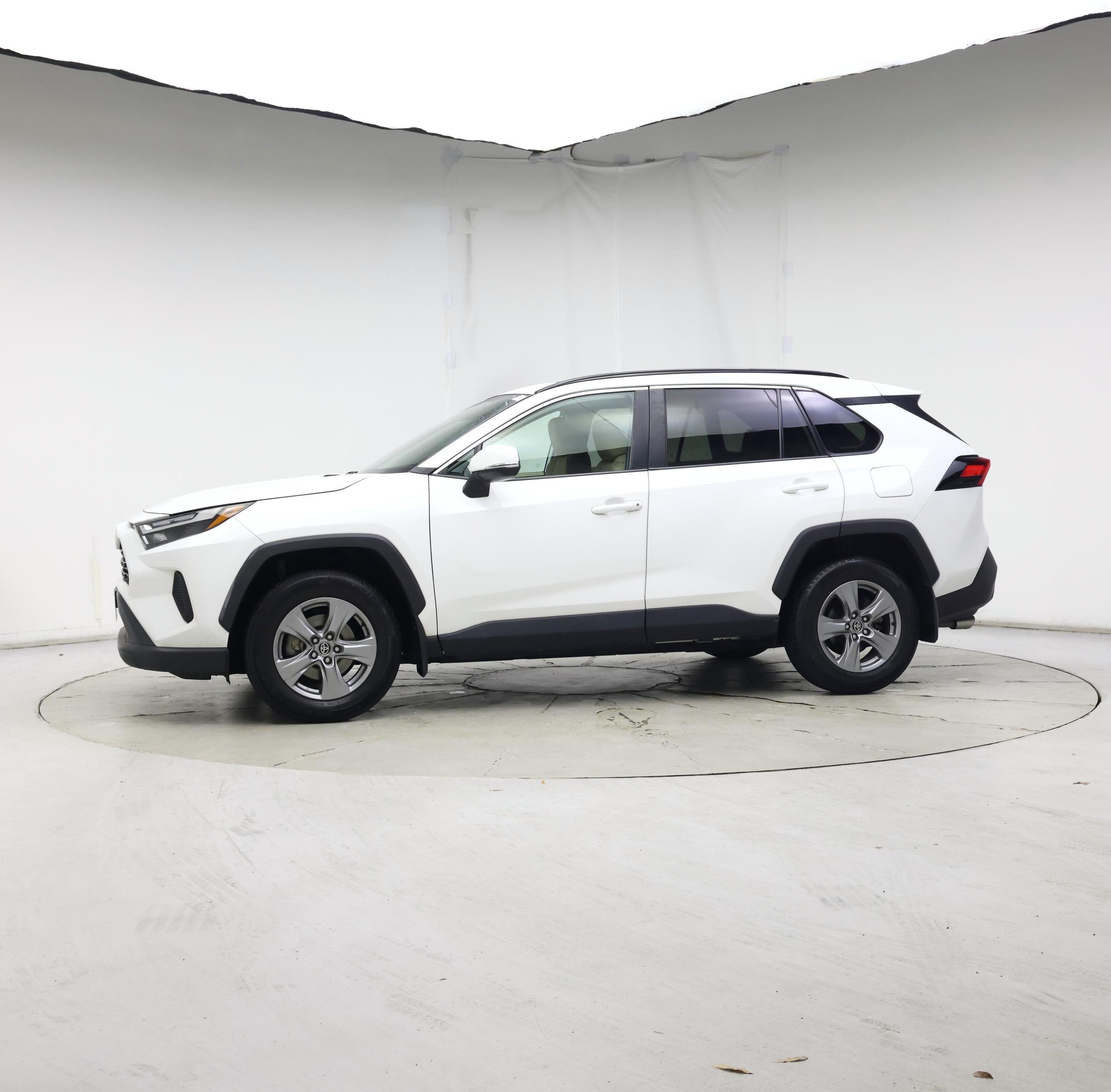 Thumbnail: 2022 Toyota RAV4 - 3