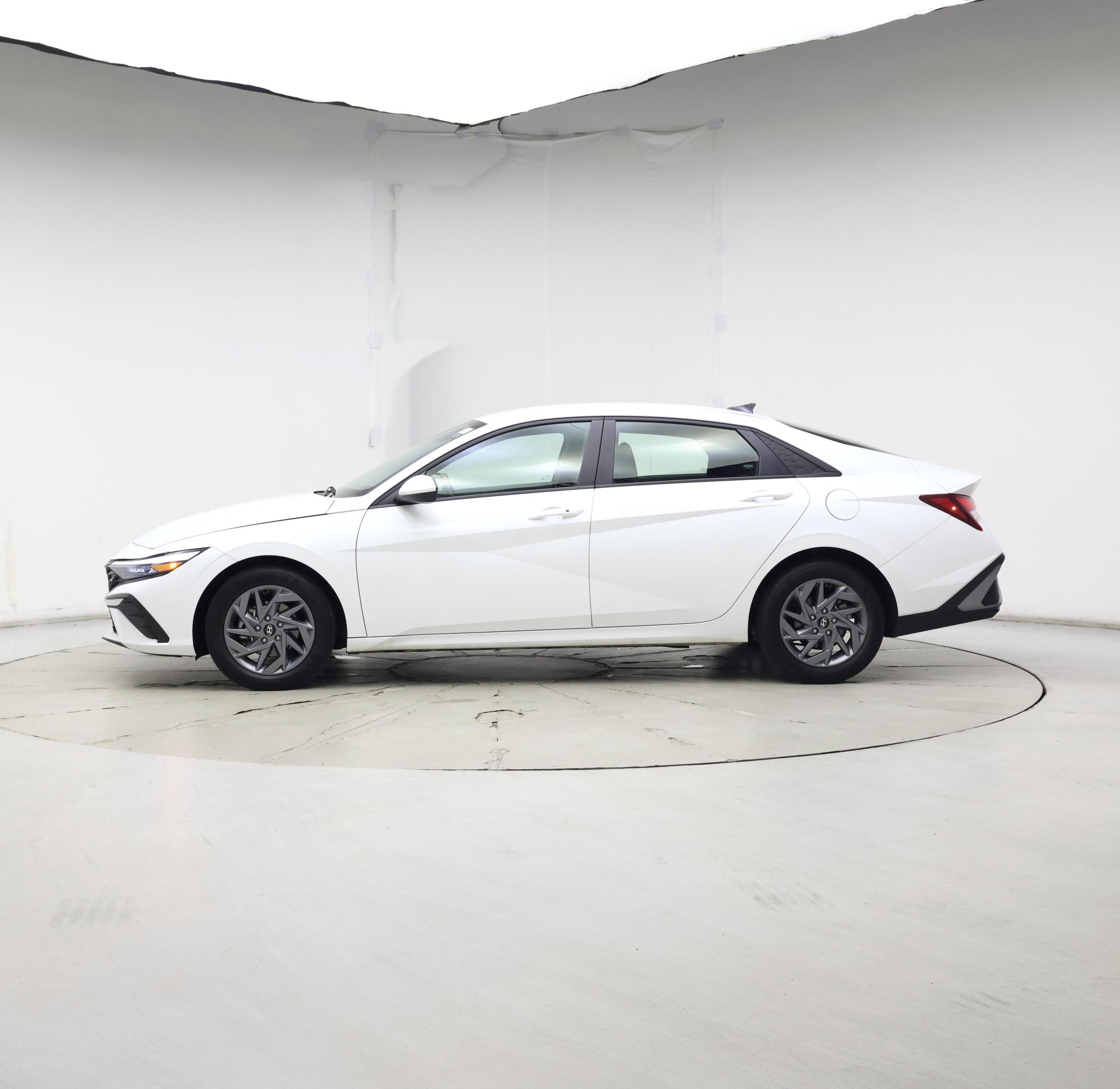 Thumbnail: 2024 Hyundai Elantra - 3