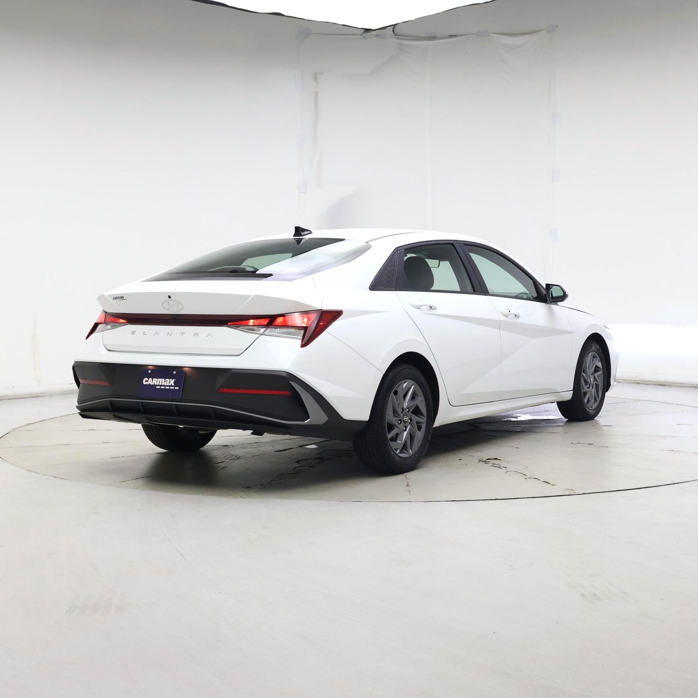 Thumbnail: 2024 Hyundai Elantra - 8
