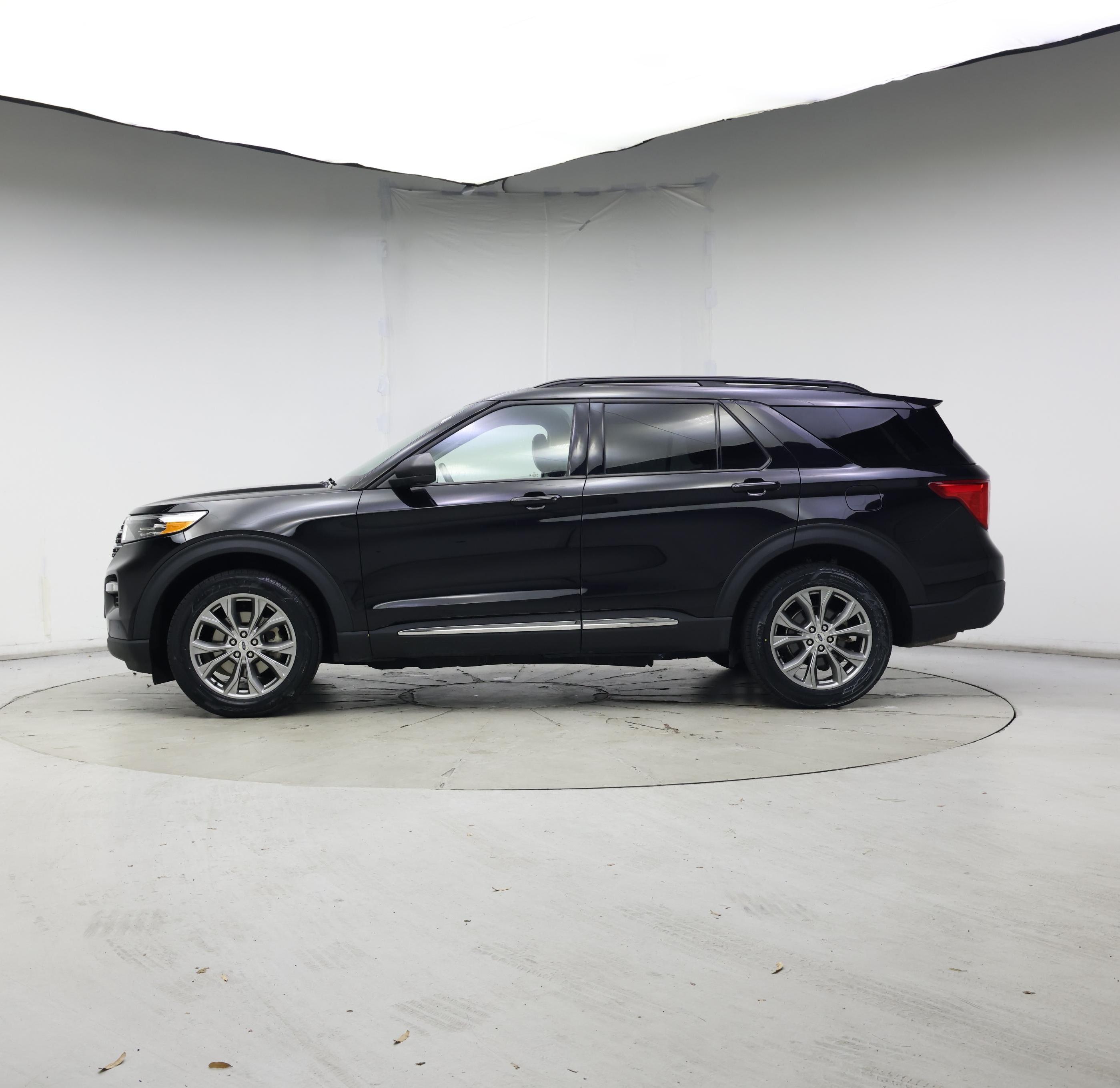 Thumbnail: 2022 Ford Explorer - 3