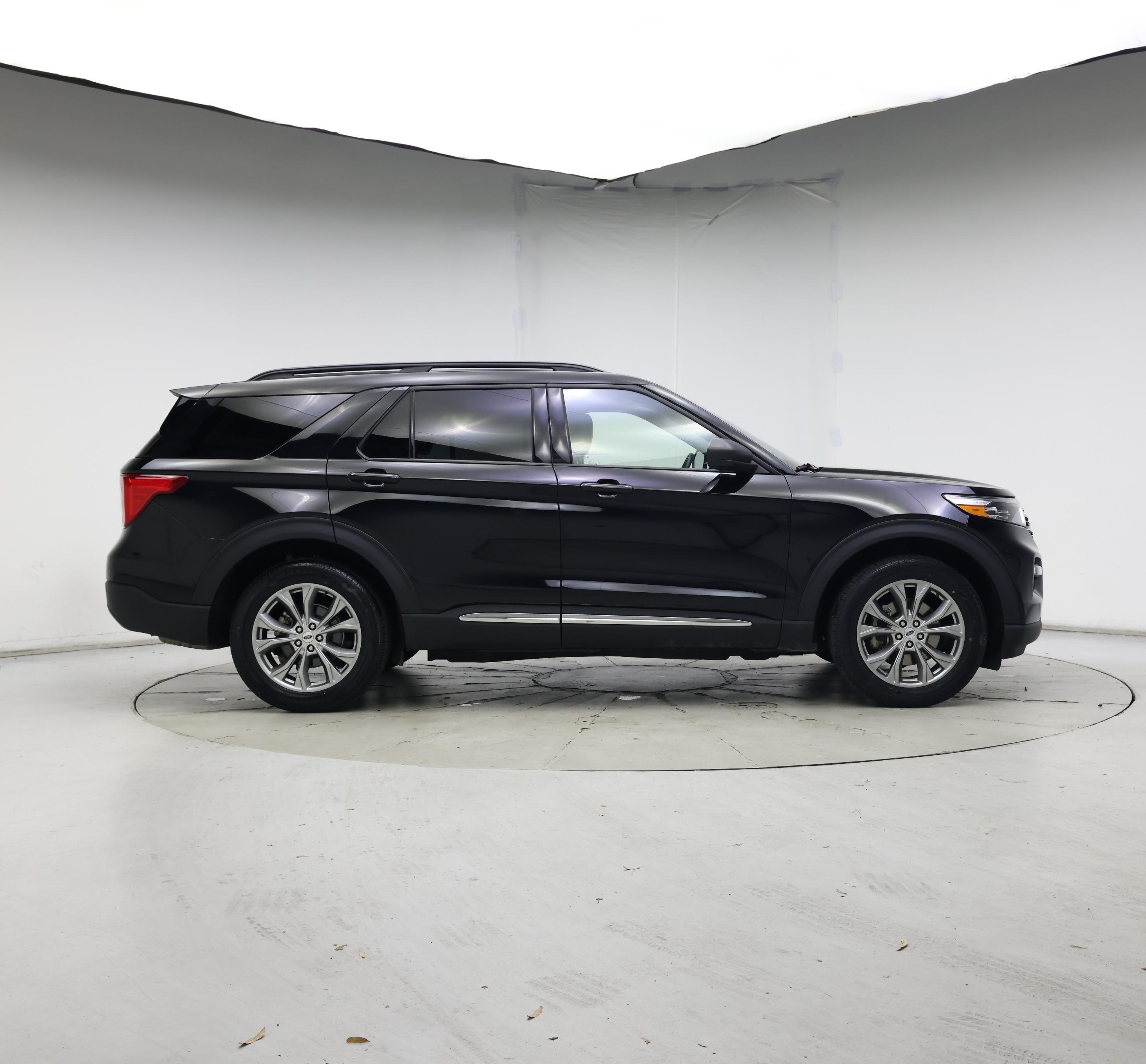 Thumbnail: 2022 Ford Explorer - 7